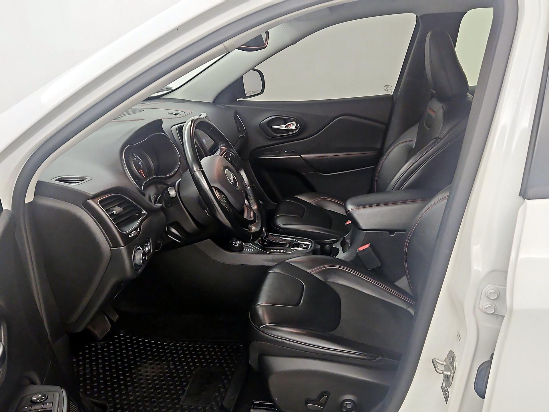 Thumbnail: 2021 Jeep Cherokee - 11