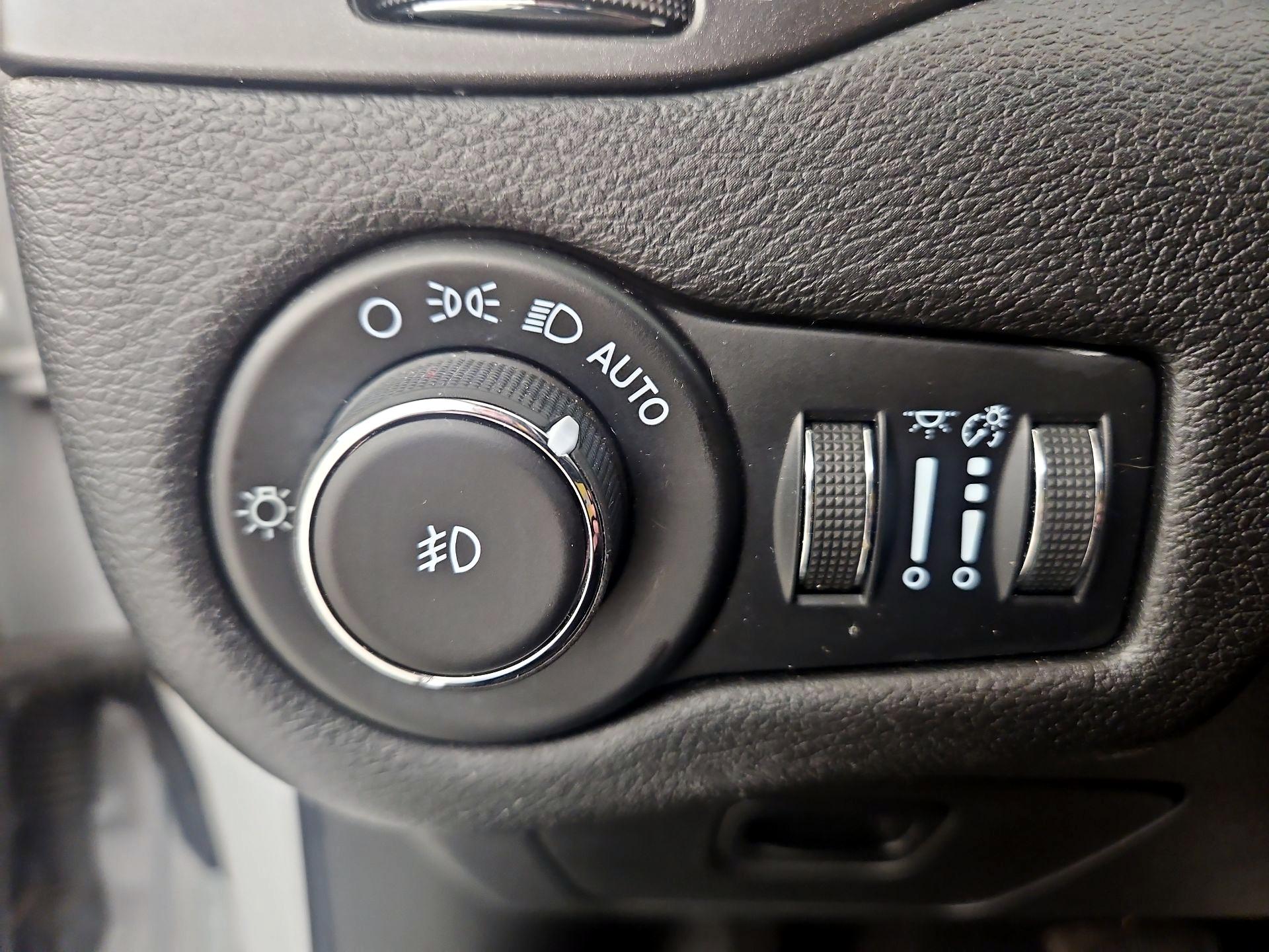 Thumbnail: 2021 Jeep Cherokee - 13