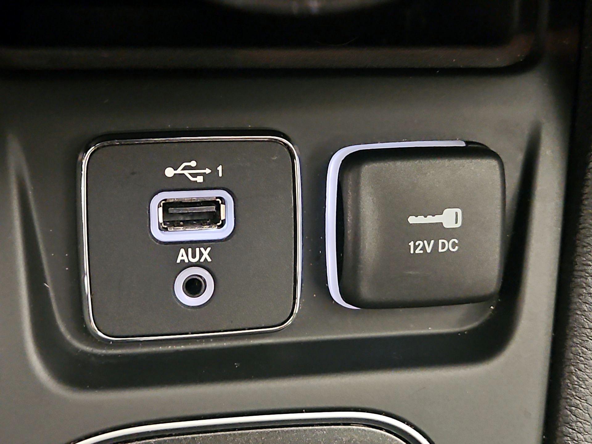 Thumbnail: 2021 Jeep Cherokee - 18