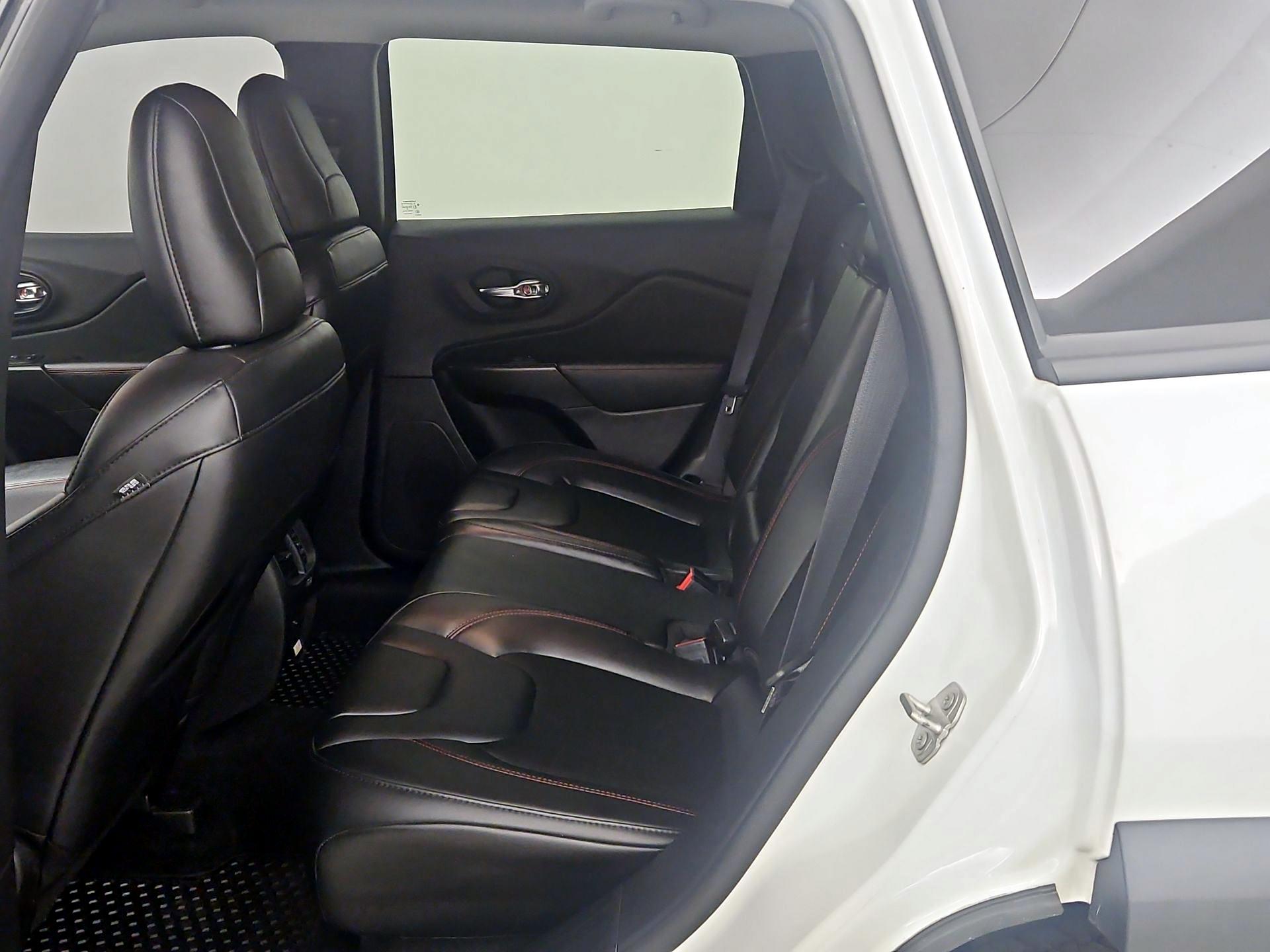 Thumbnail: 2021 Jeep Cherokee - 19