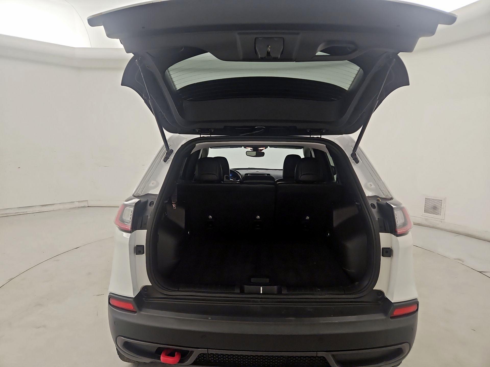 Thumbnail: 2021 Jeep Cherokee - 20