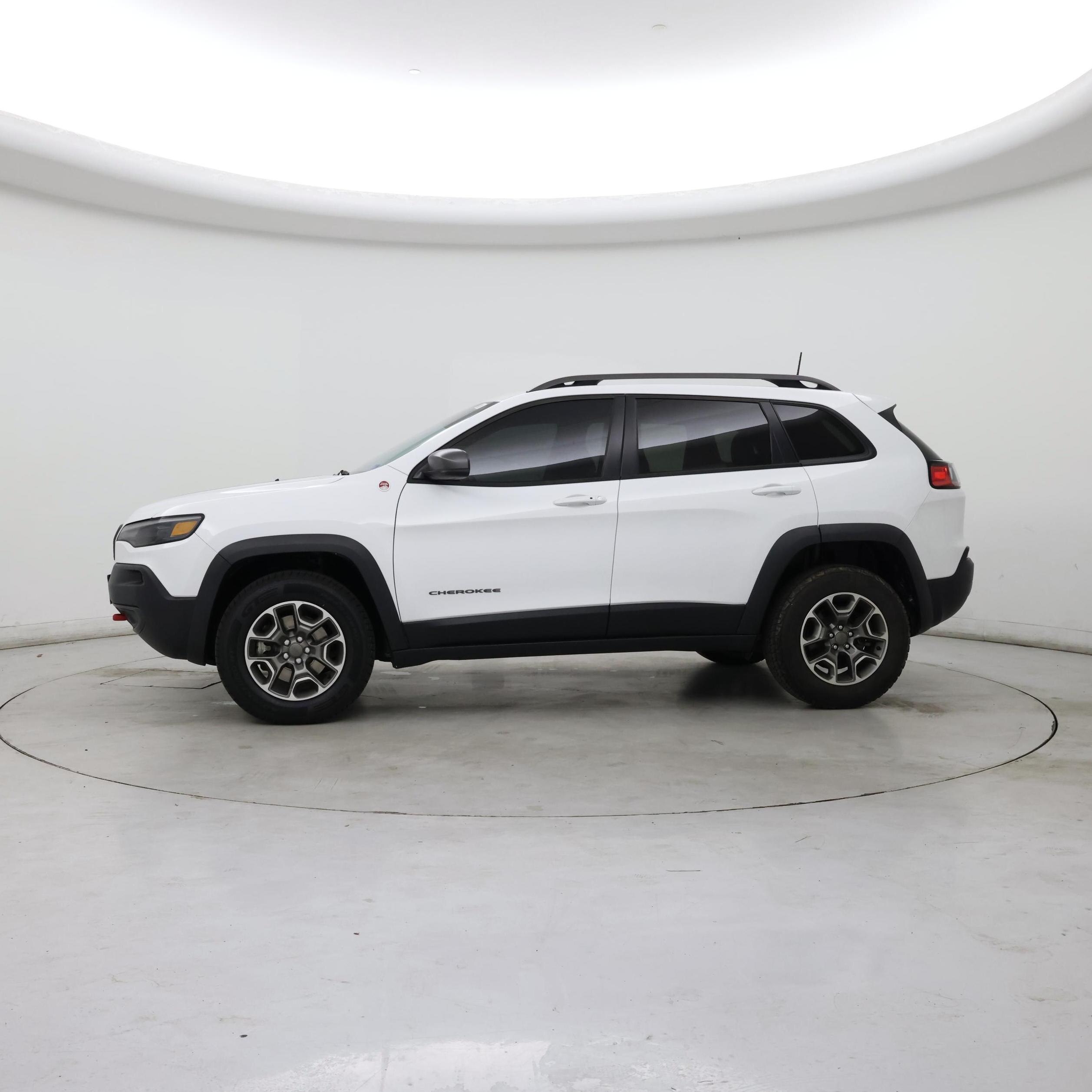 Thumbnail: 2021 Jeep Cherokee - 3