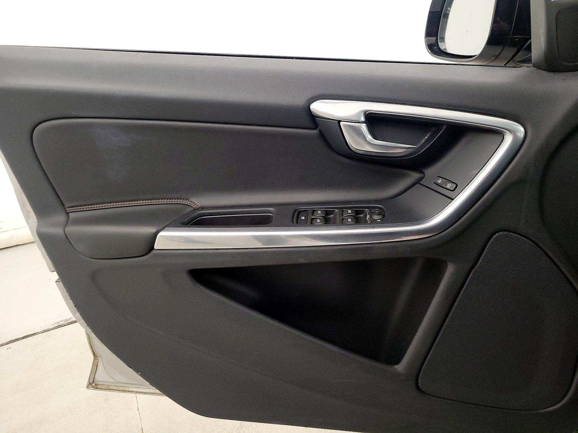 Thumbnail: 2016 Volvo S60 - 12