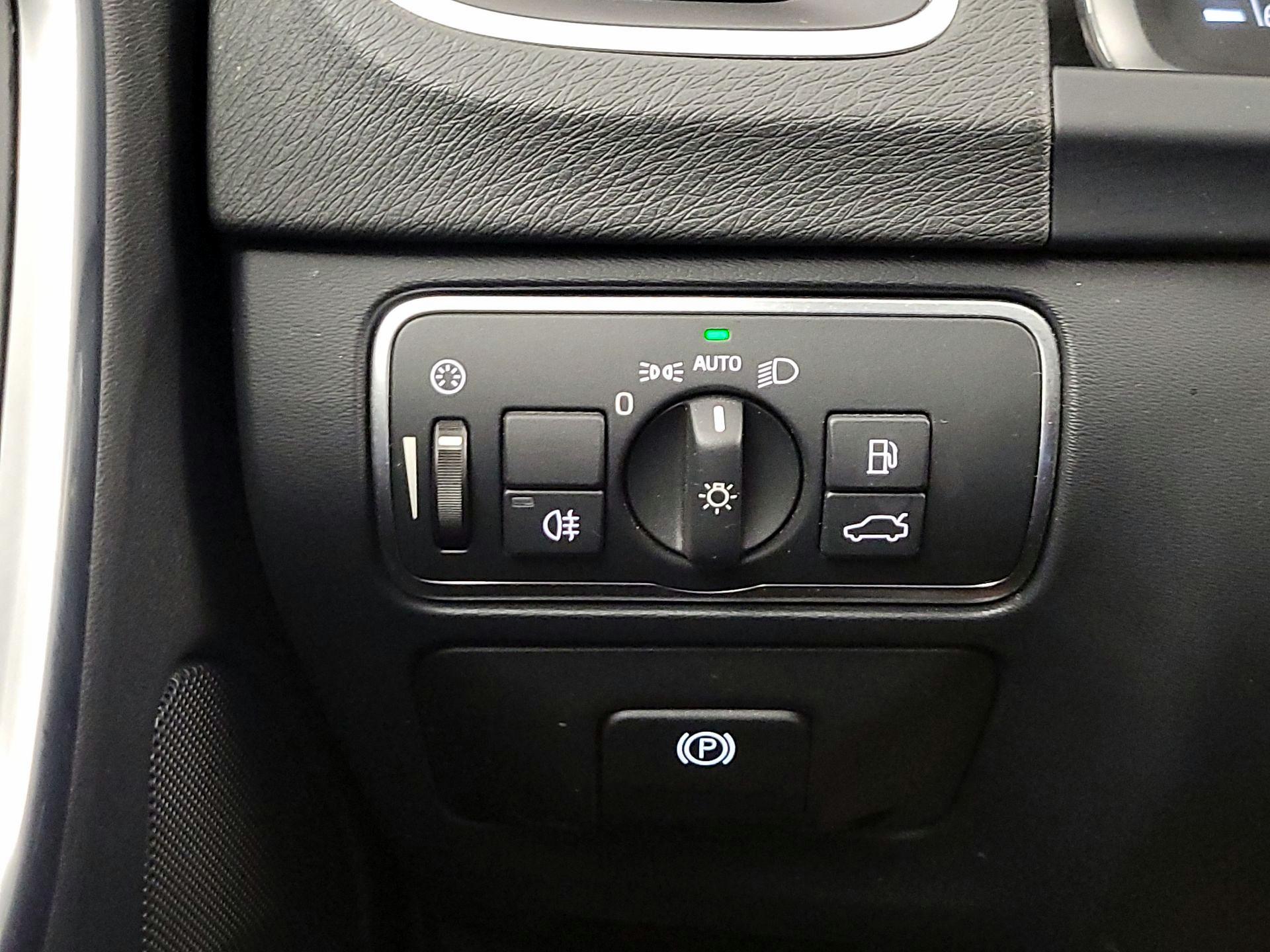 Thumbnail: 2016 Volvo S60 - 13