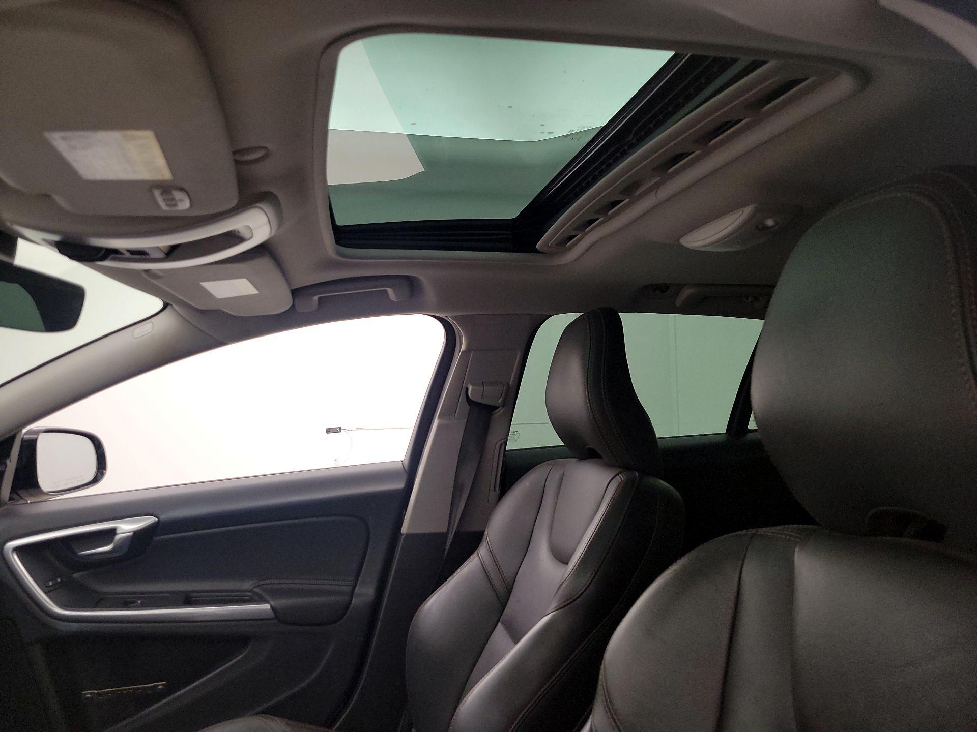 Thumbnail: 2016 Volvo S60 - 20