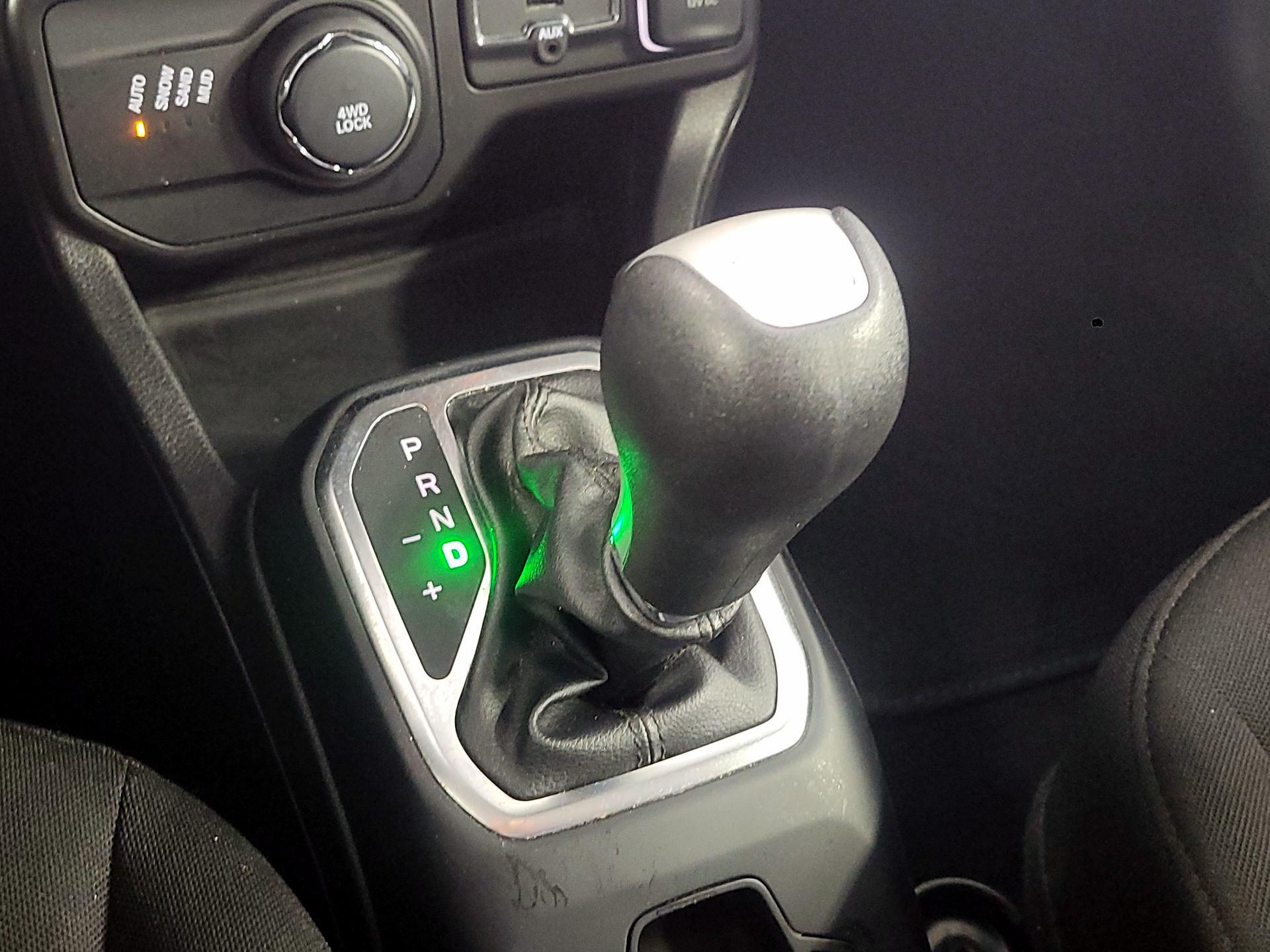 Thumbnail: 2021 Jeep Renegade - 15