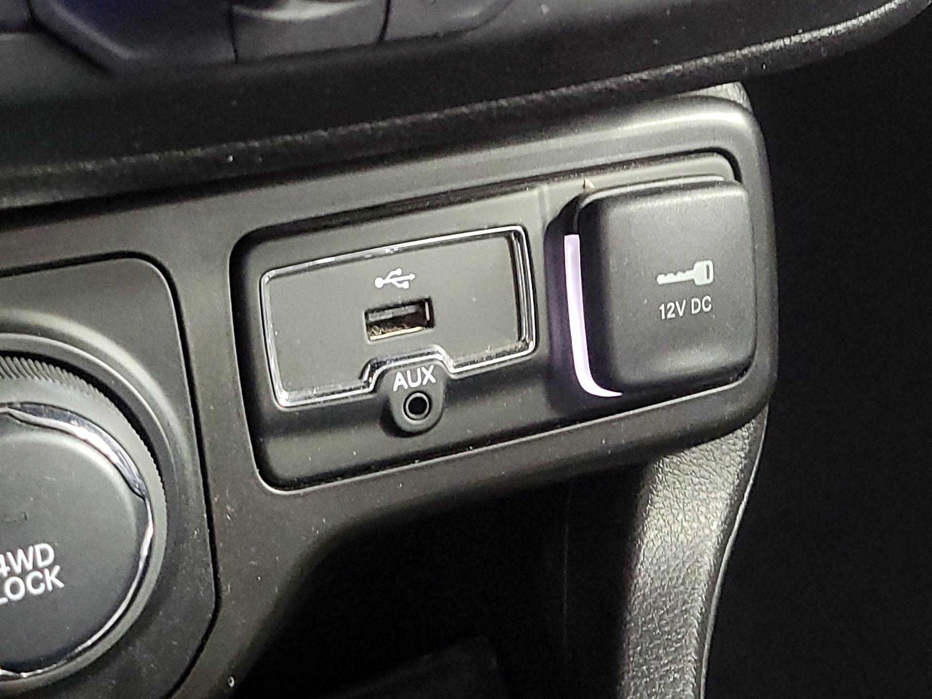 Thumbnail: 2021 Jeep Renegade - 16