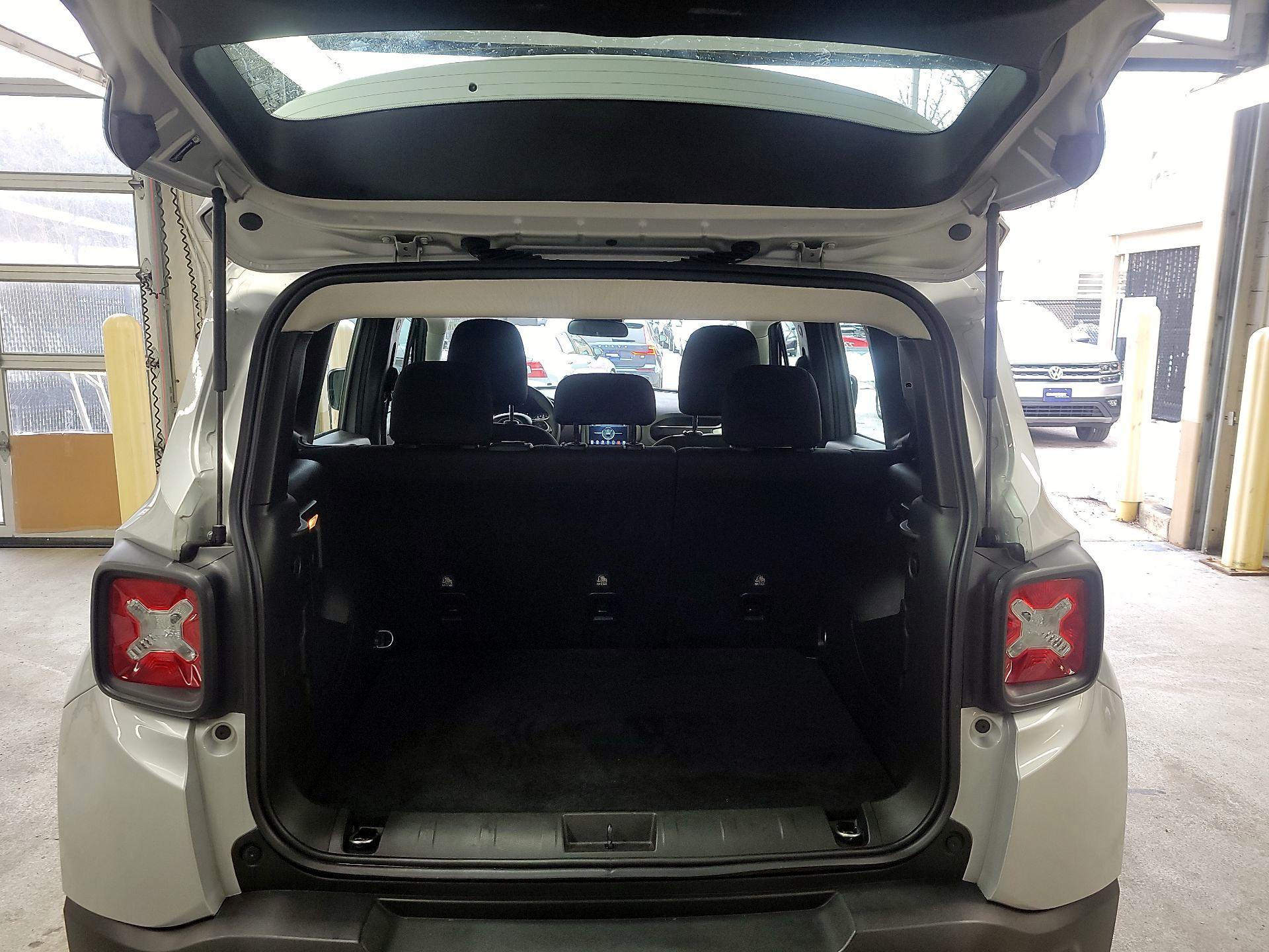 Thumbnail: 2021 Jeep Renegade - 18