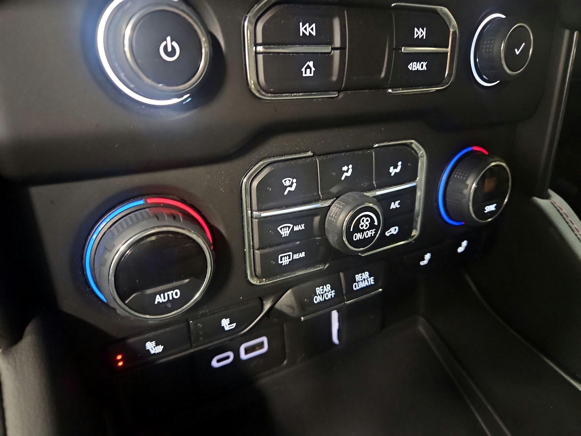 Thumbnail: 2024 Chevrolet Suburban - 17