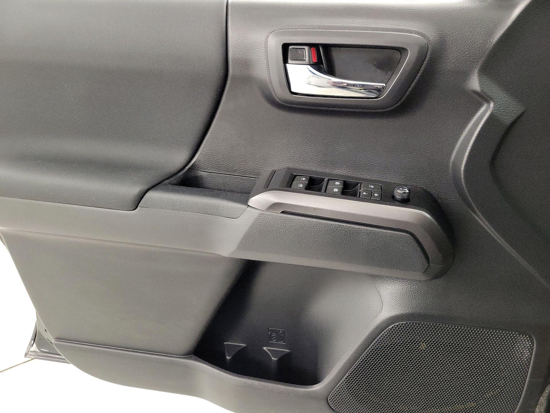 Thumbnail: 2022 Toyota Tacoma - 12