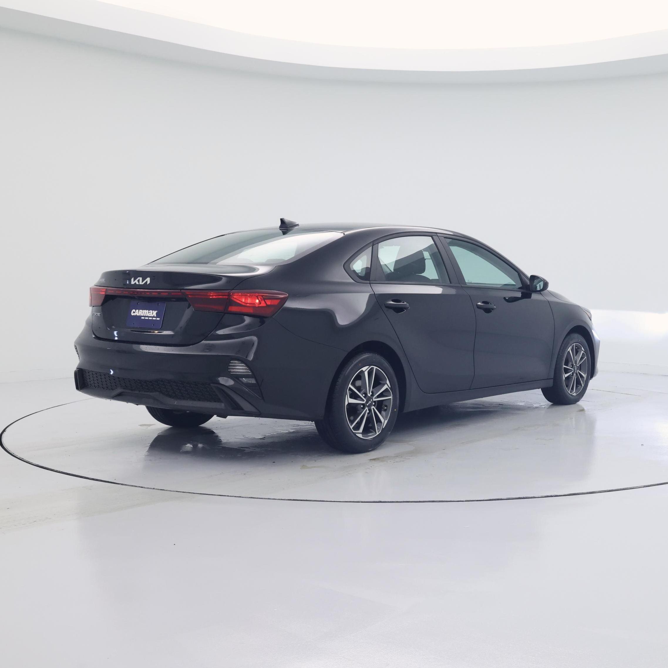 Thumbnail: 2023 Kia Forte - 8