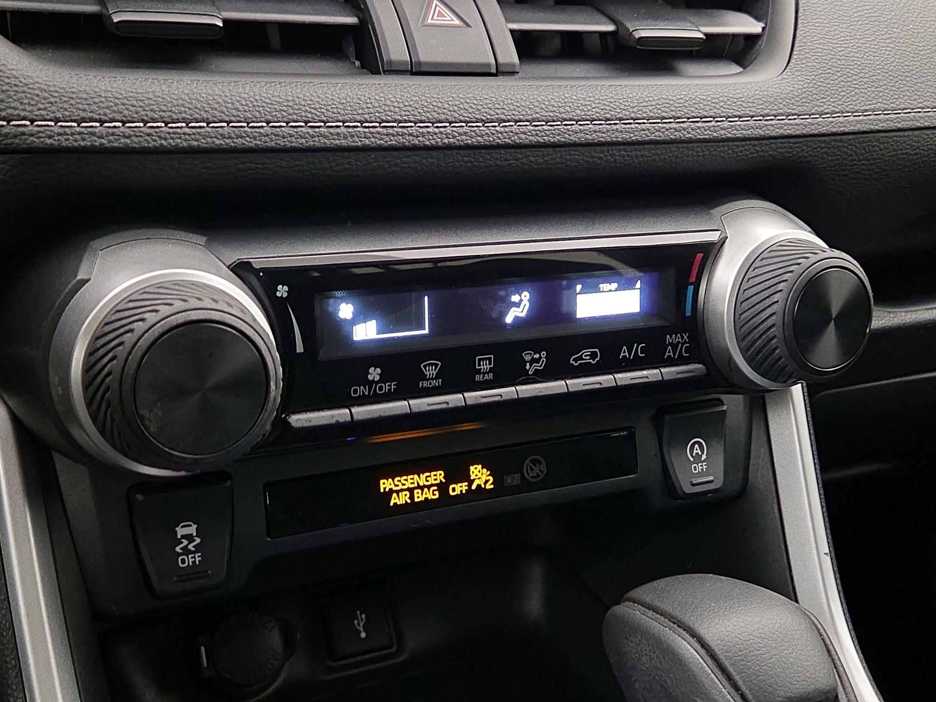 Thumbnail: 2020 Toyota RAV4 - 16