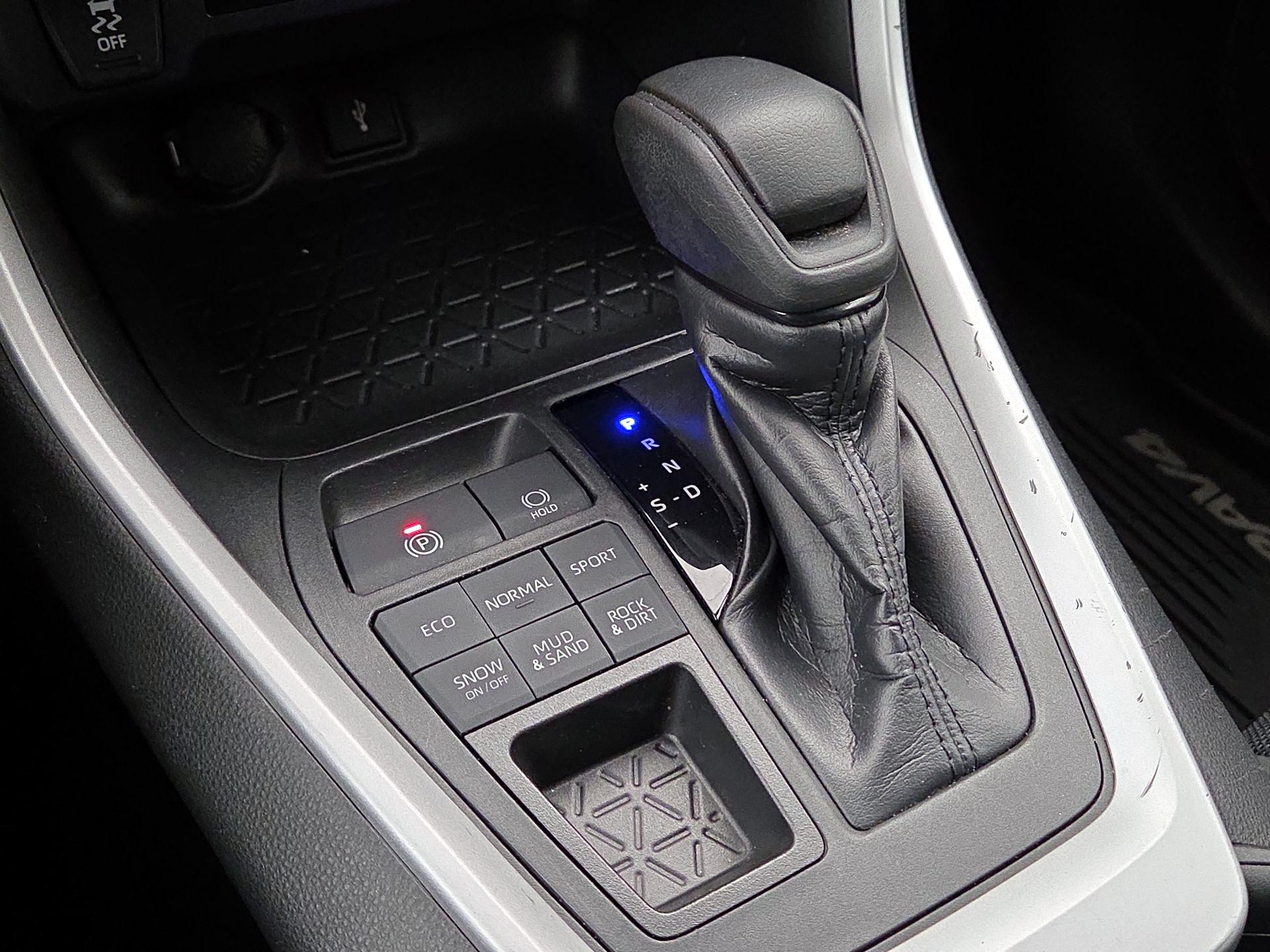 Thumbnail: 2020 Toyota RAV4 - 17