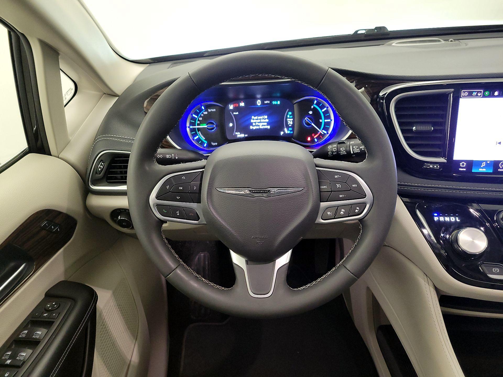 Thumbnail: 2023 Chrysler Pacifica - 10