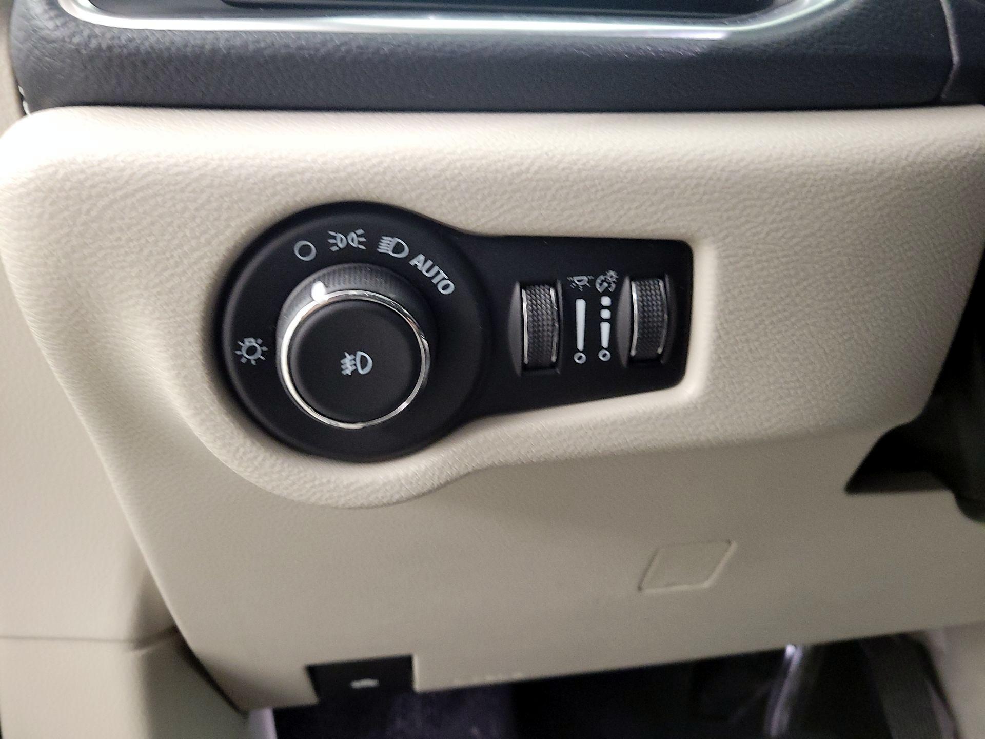 Thumbnail: 2023 Chrysler Pacifica - 13