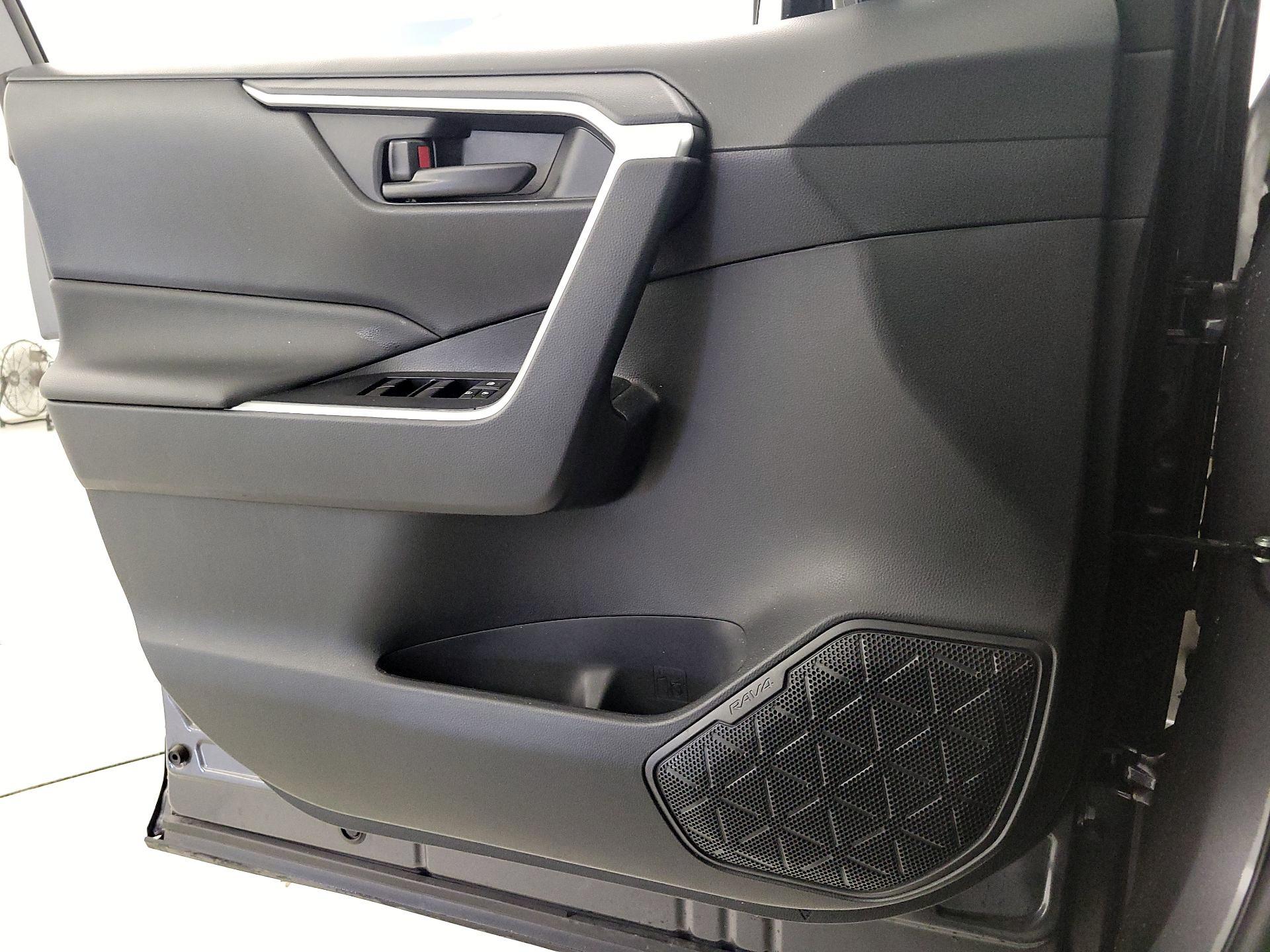 Thumbnail: 2025 Toyota RAV4 - 12