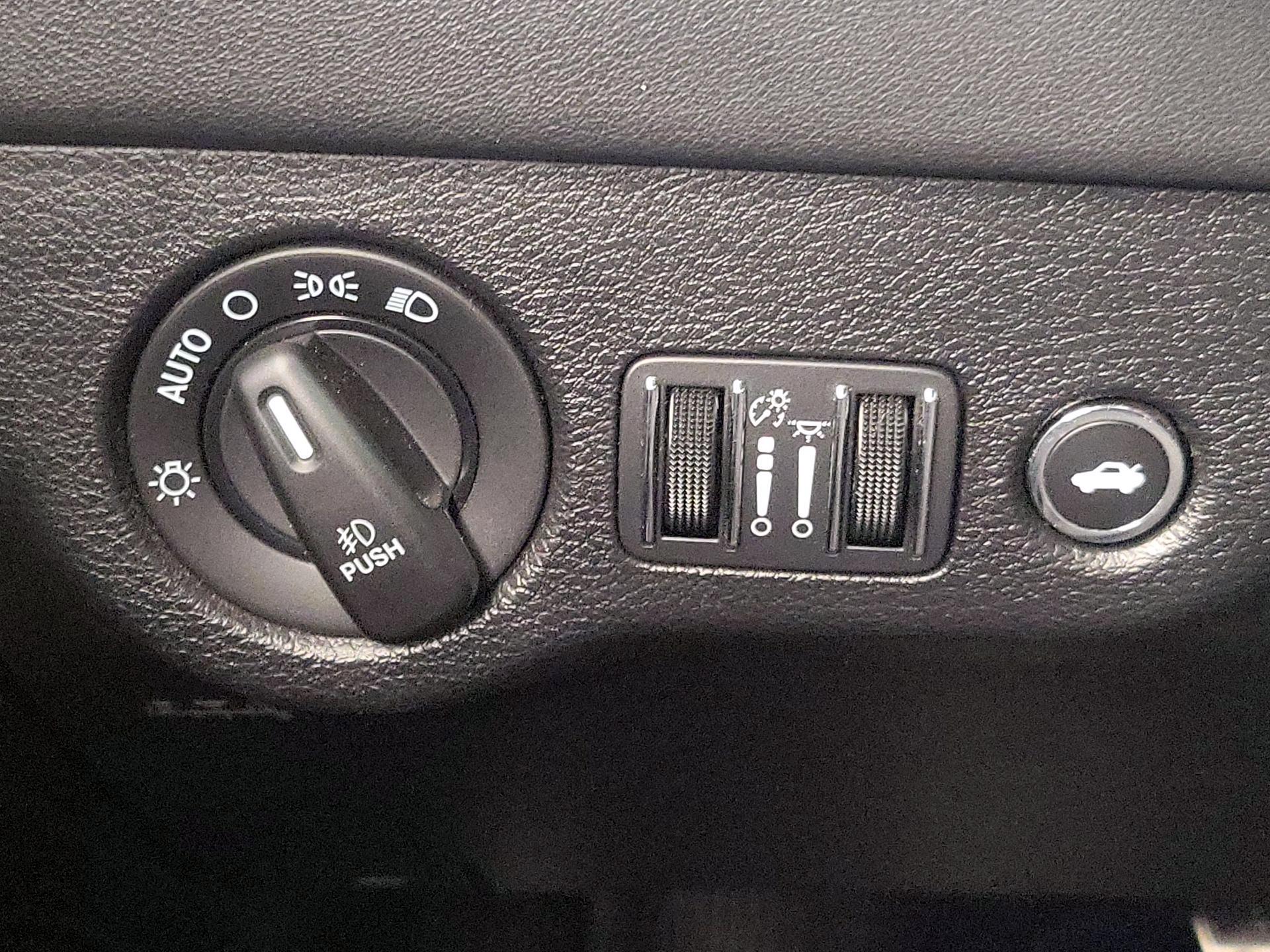 Thumbnail: 2020 Dodge Charger - 13