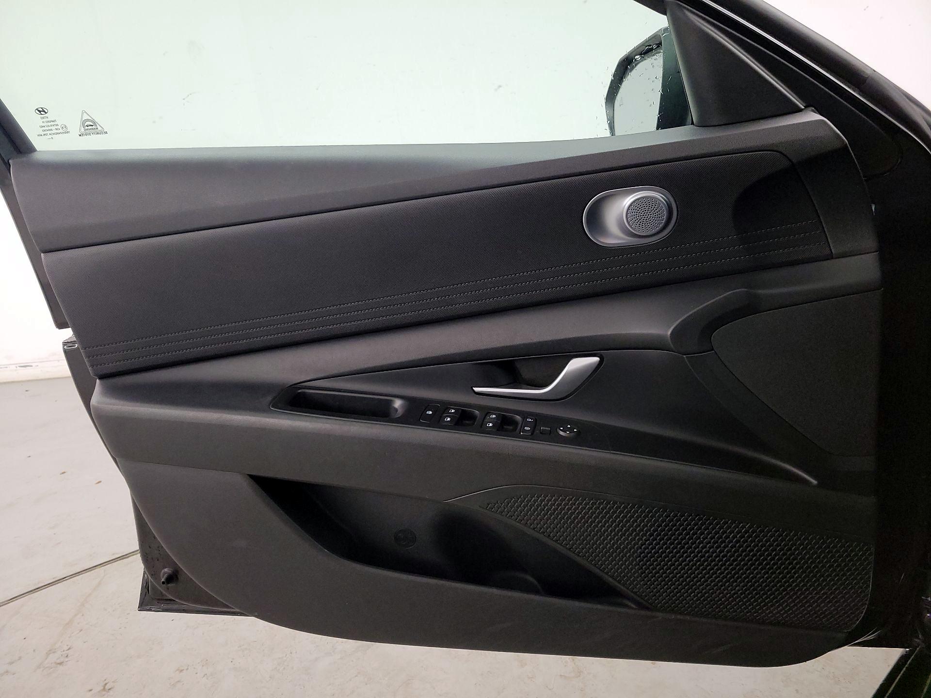 Thumbnail: 2021 Hyundai Elantra - 12