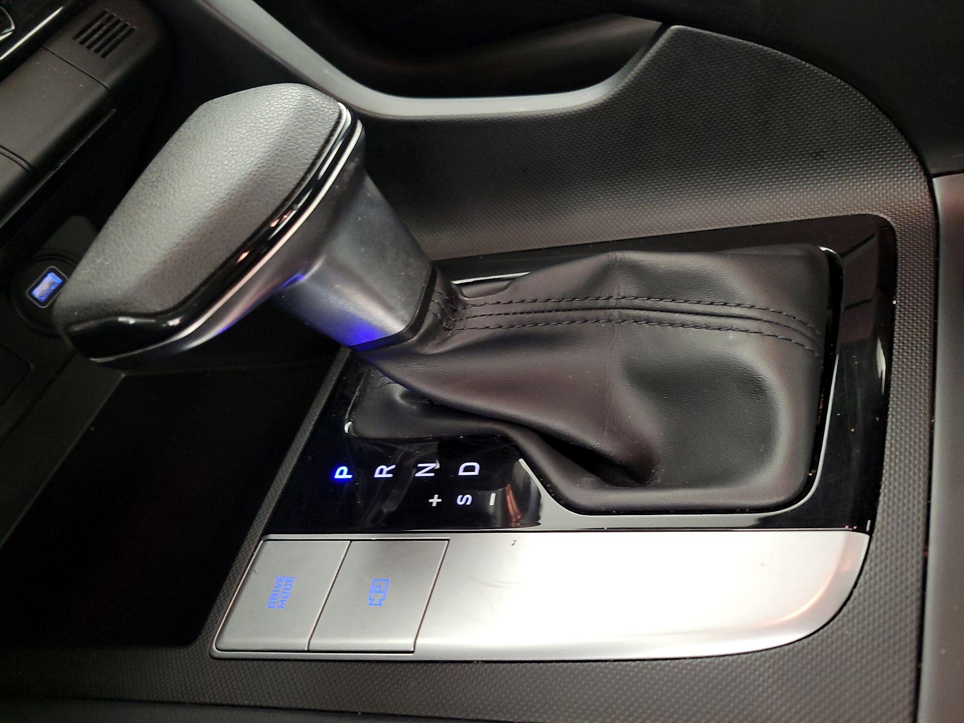 Thumbnail: 2021 Hyundai Elantra - 17