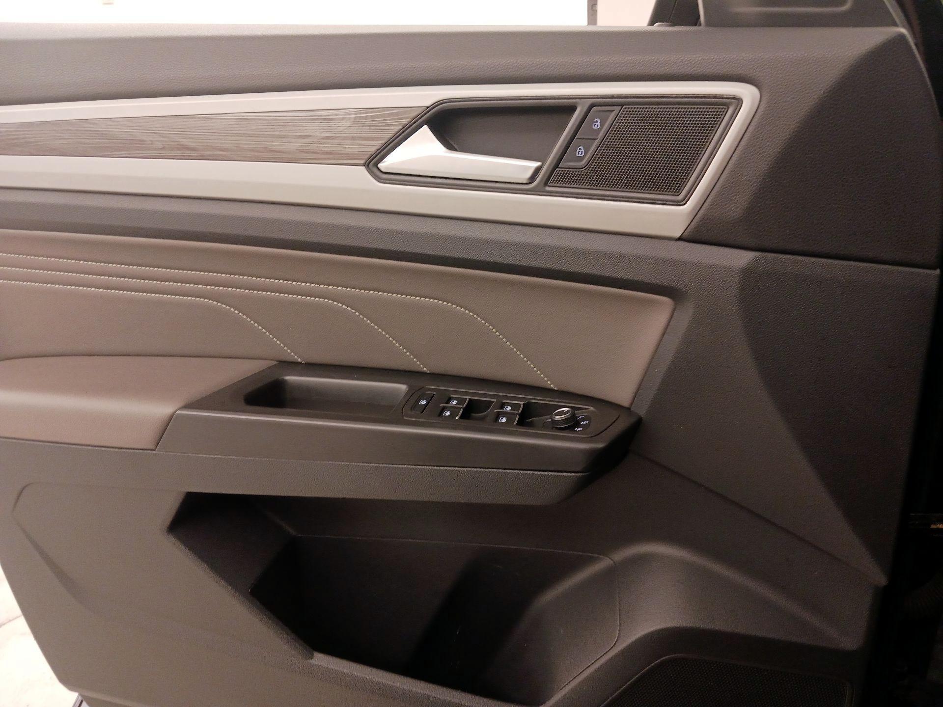 Thumbnail: 2022 Volkswagen Atlas - 12