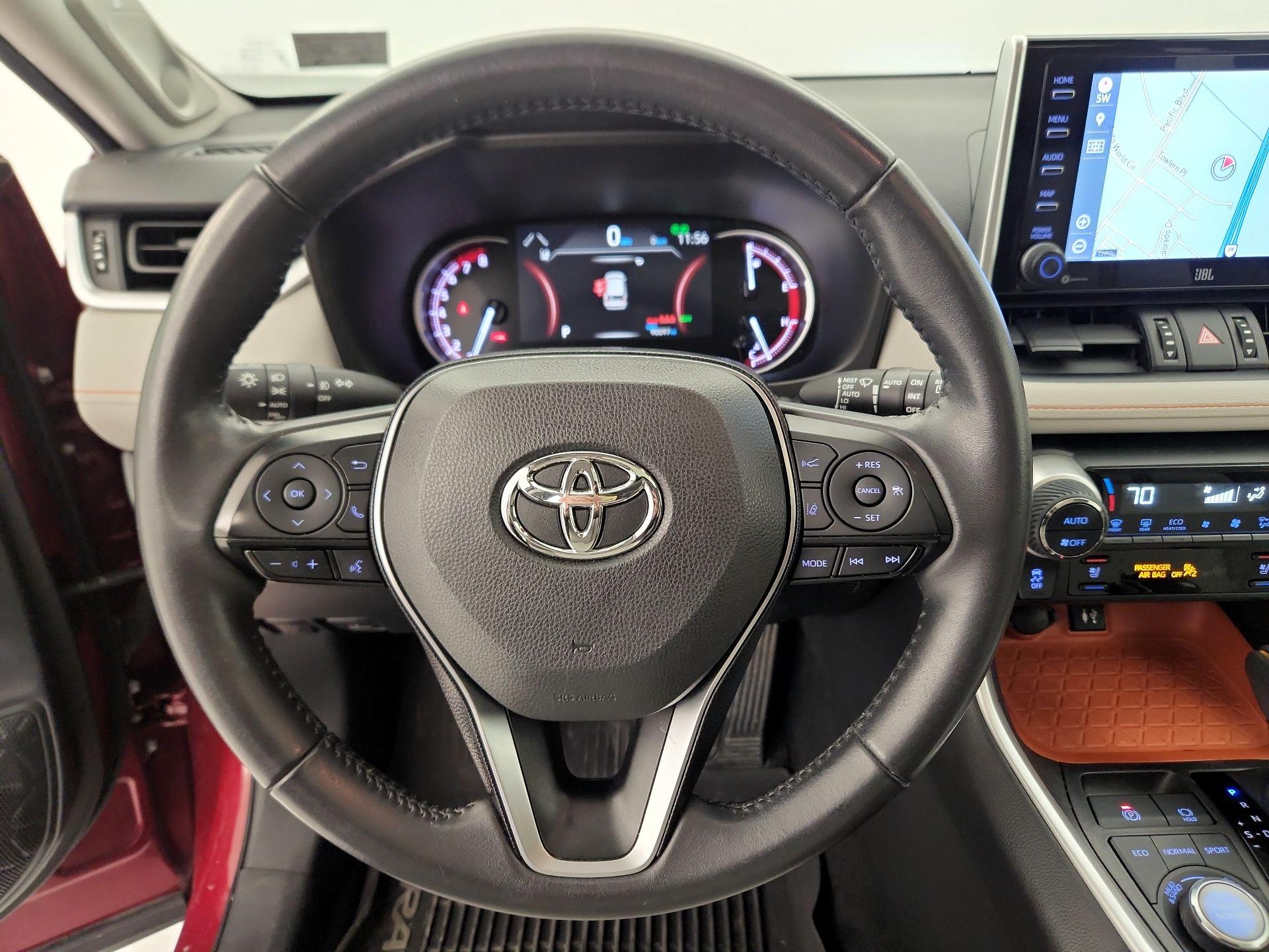 Thumbnail: 2019 Toyota RAV4 - 10