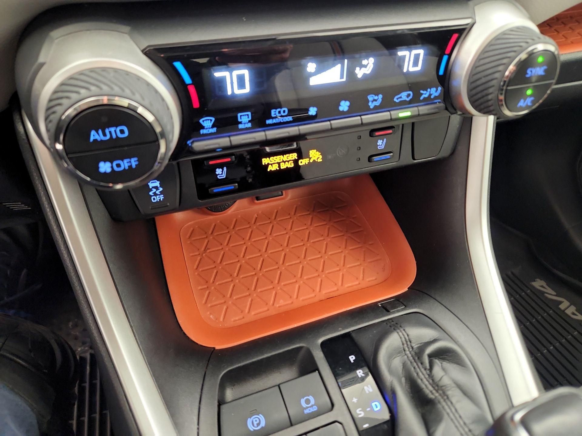 Thumbnail: 2019 Toyota RAV4 - 17