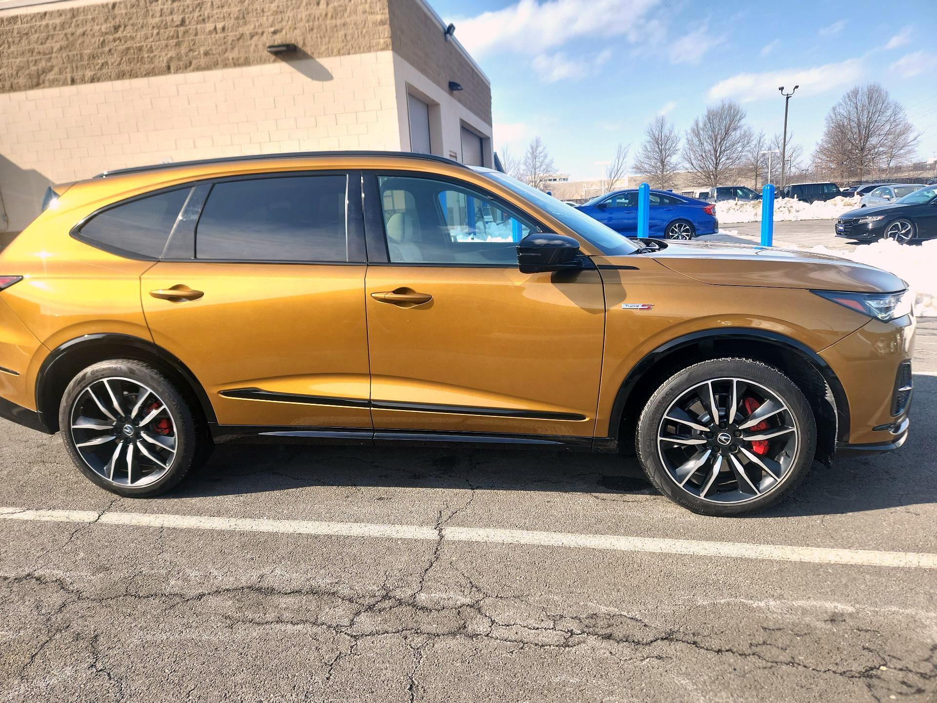 Thumbnail: 2022 Acura MDX - 4