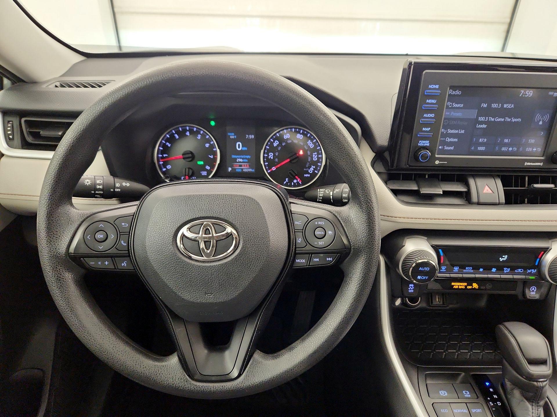 Thumbnail: 2021 Toyota RAV4 - 10