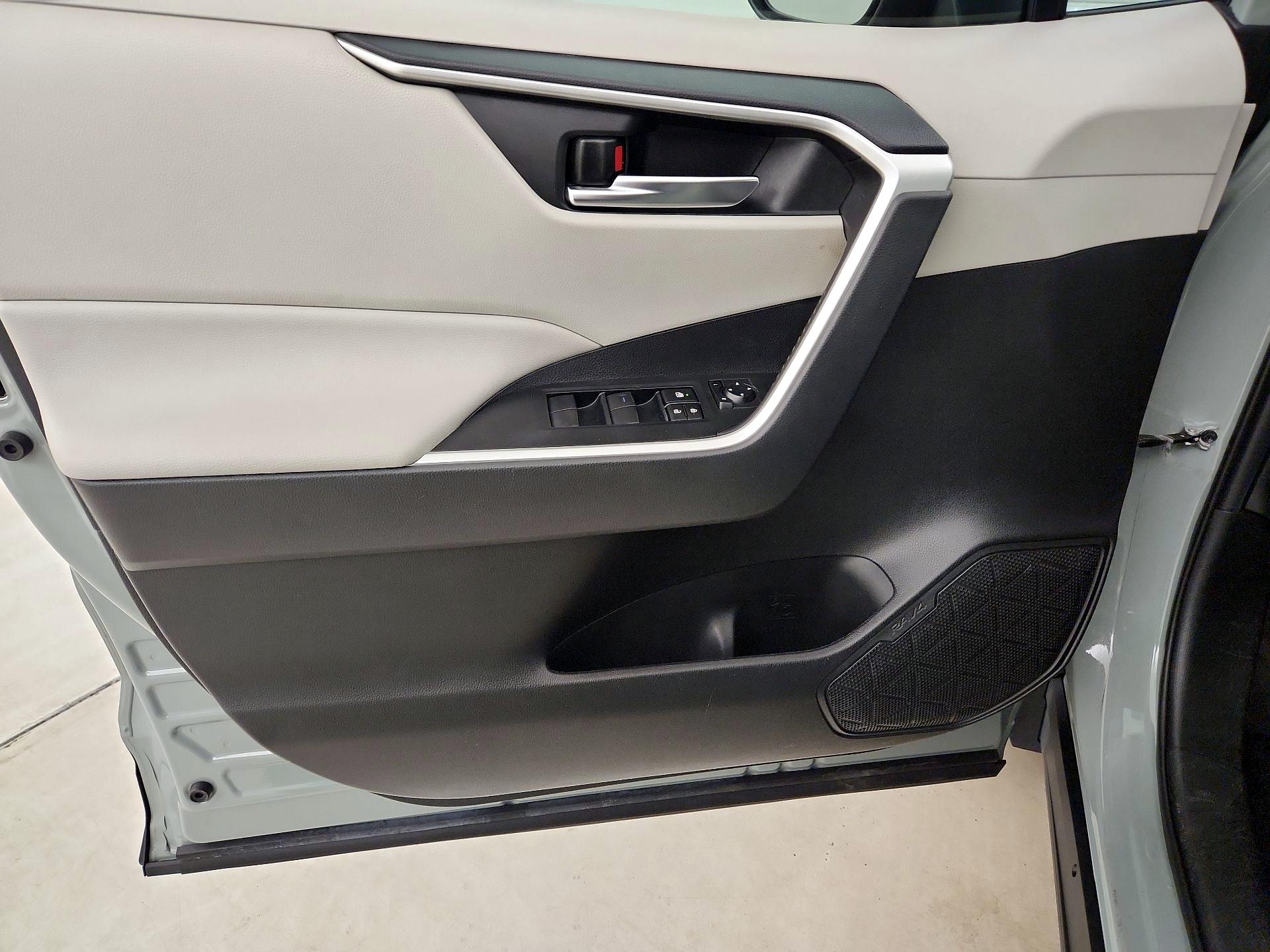 Thumbnail: 2021 Toyota RAV4 - 12