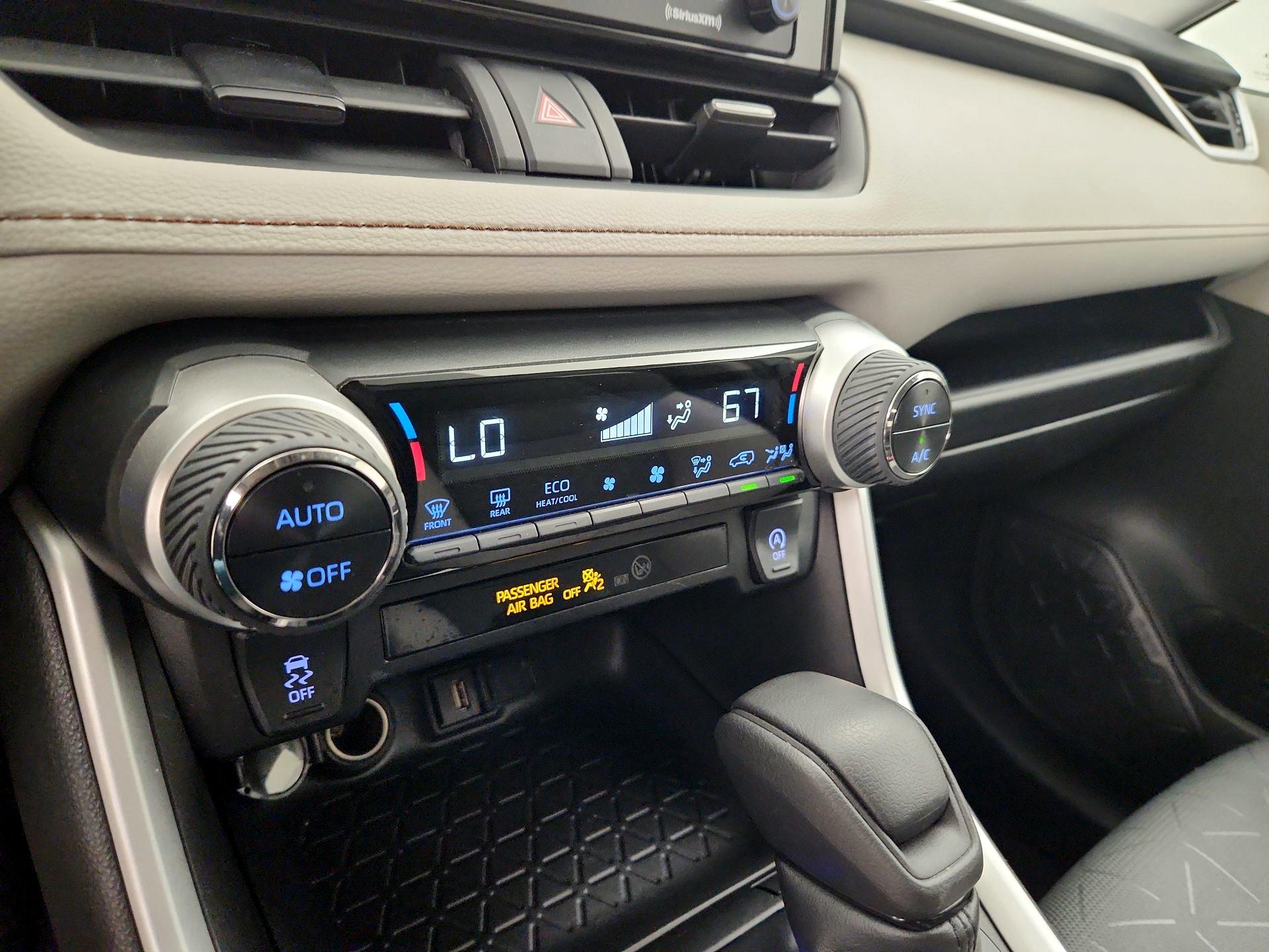 Thumbnail: 2021 Toyota RAV4 - 16