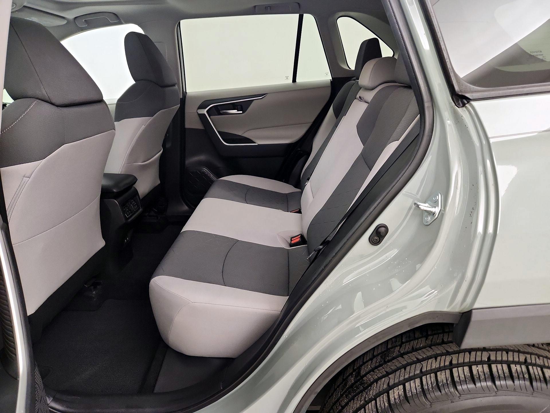 Thumbnail: 2021 Toyota RAV4 - 20