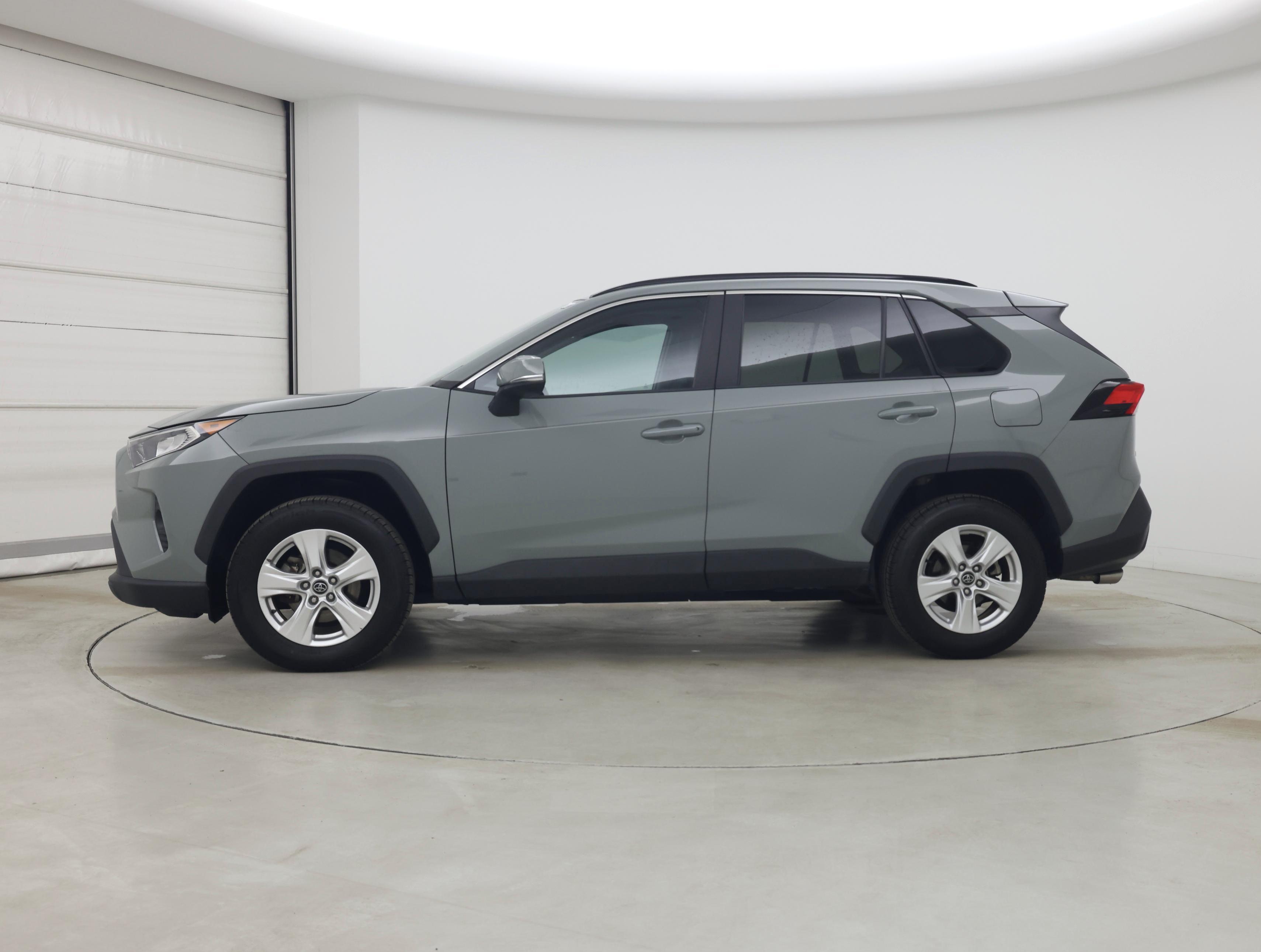 Thumbnail: 2021 Toyota RAV4 - 3