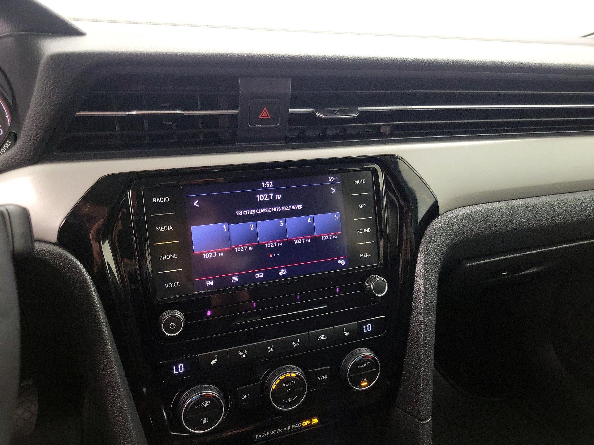 Thumbnail: 2022 Volkswagen Passat - 15