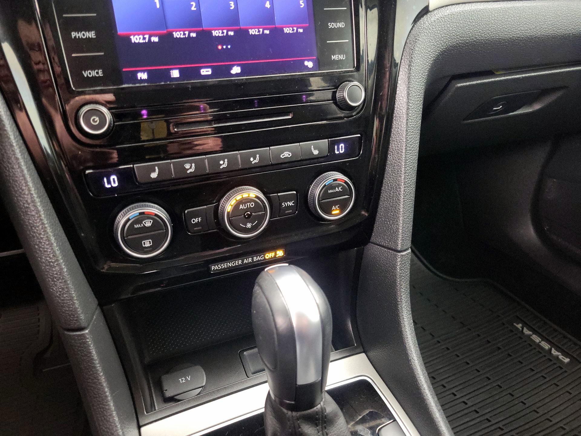 Thumbnail: 2022 Volkswagen Passat - 16