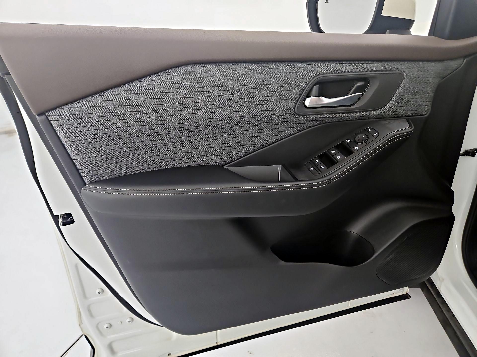 Thumbnail: 2023 Nissan Rogue - 12