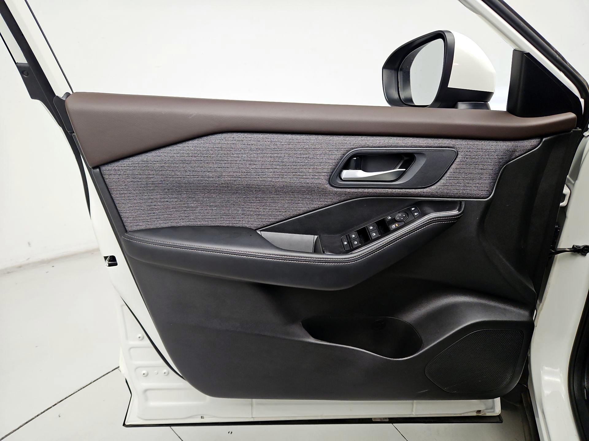 Thumbnail: 2023 Nissan Rogue - 12