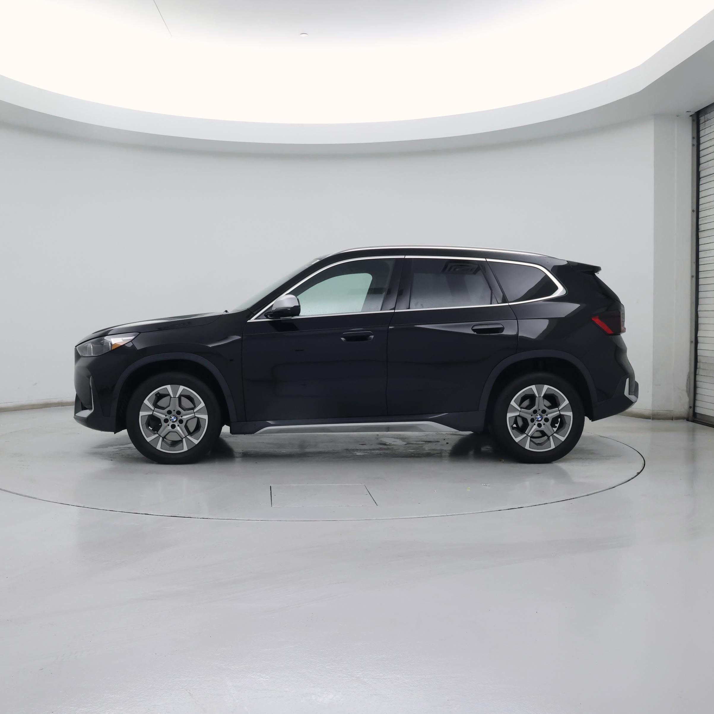 Thumbnail: 2023 BMW X1 - 3
