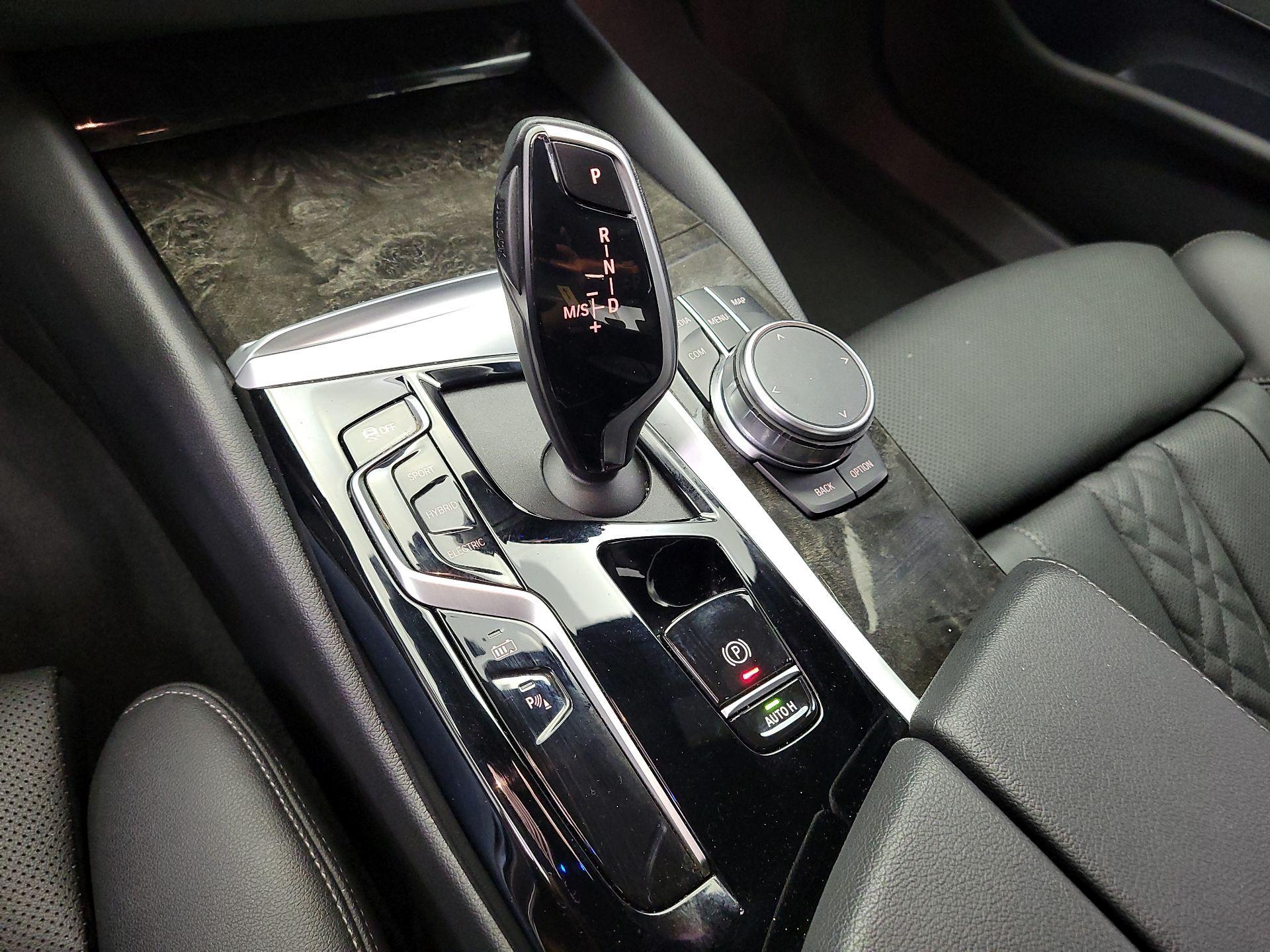 Thumbnail: 2023 BMW 5 Series - 16