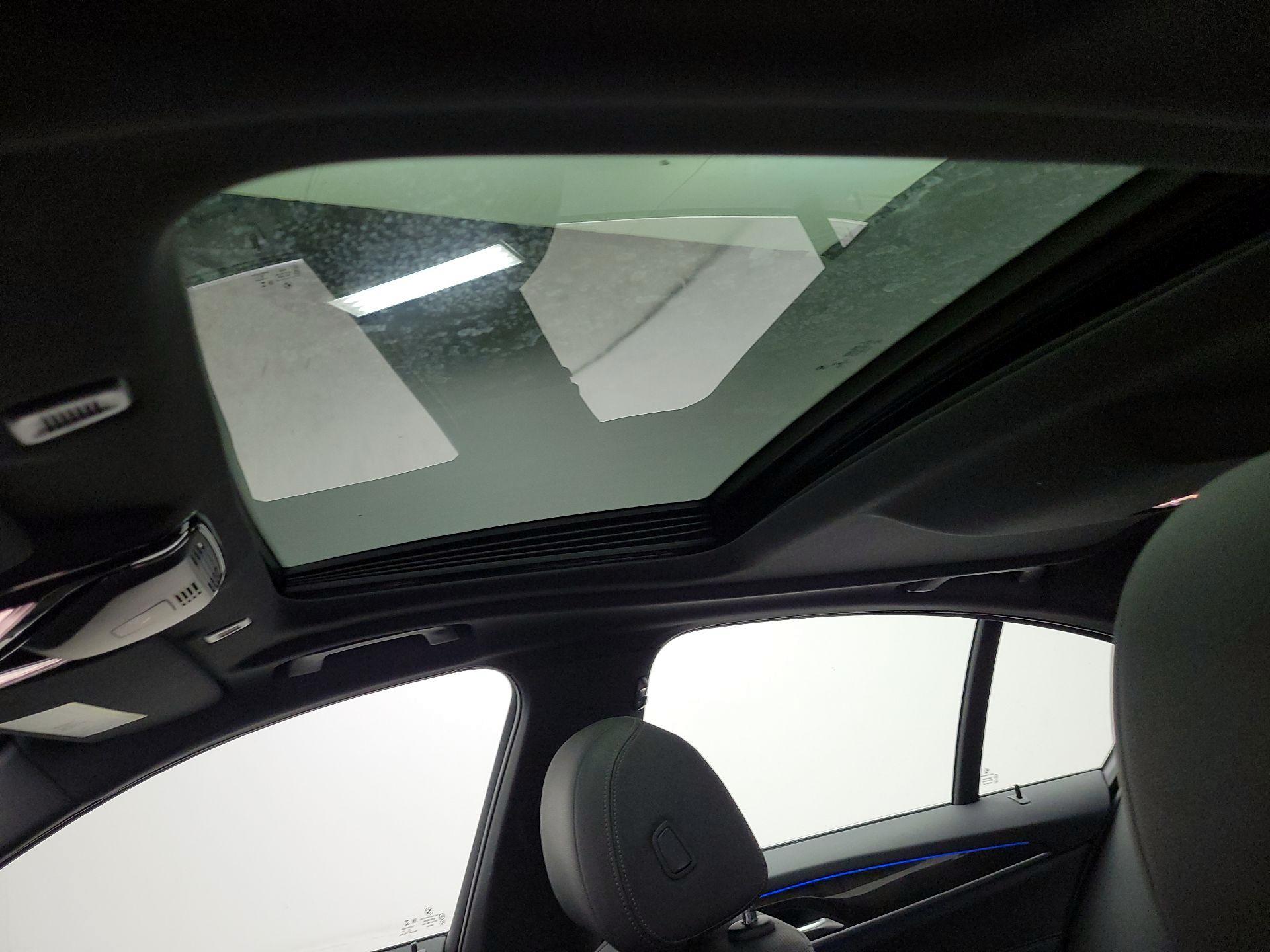 Thumbnail: 2023 BMW 5 Series - 18