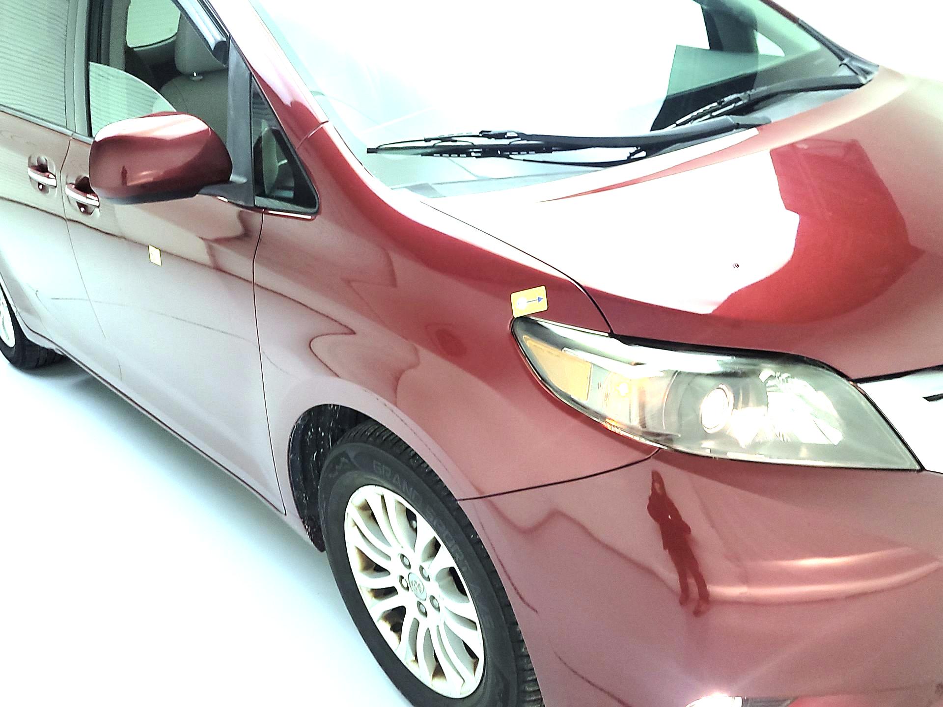 Thumbnail: 2017 Toyota Sienna - 1