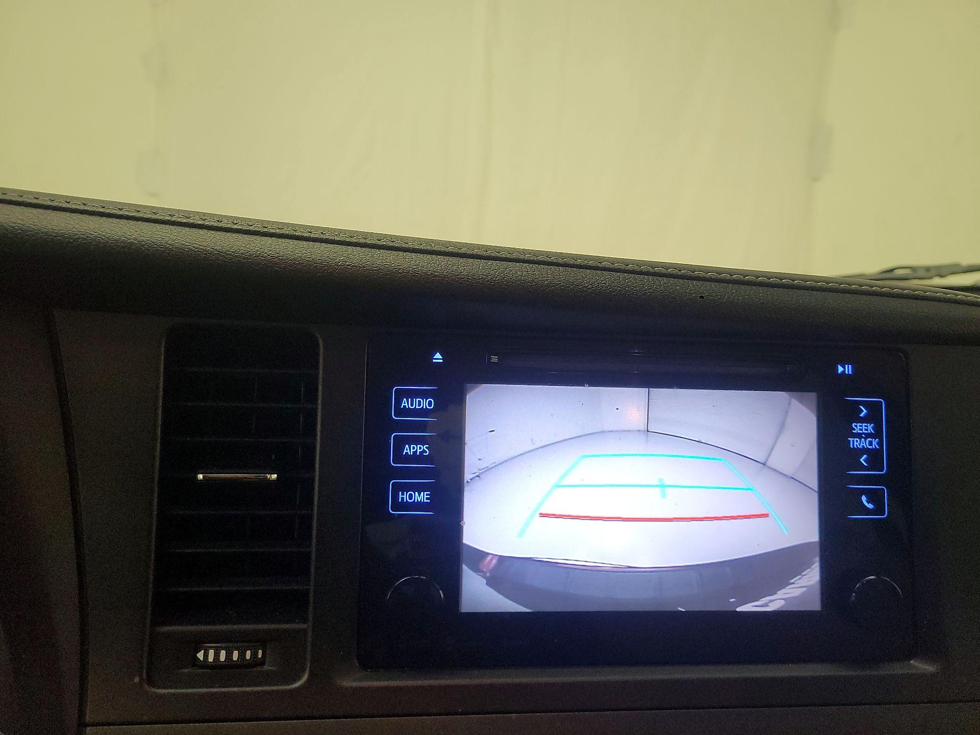 Thumbnail: 2017 Toyota Sienna - 12