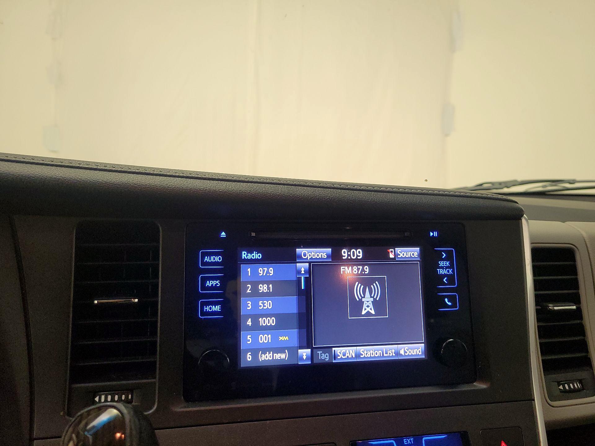 Thumbnail: 2017 Toyota Sienna - 13