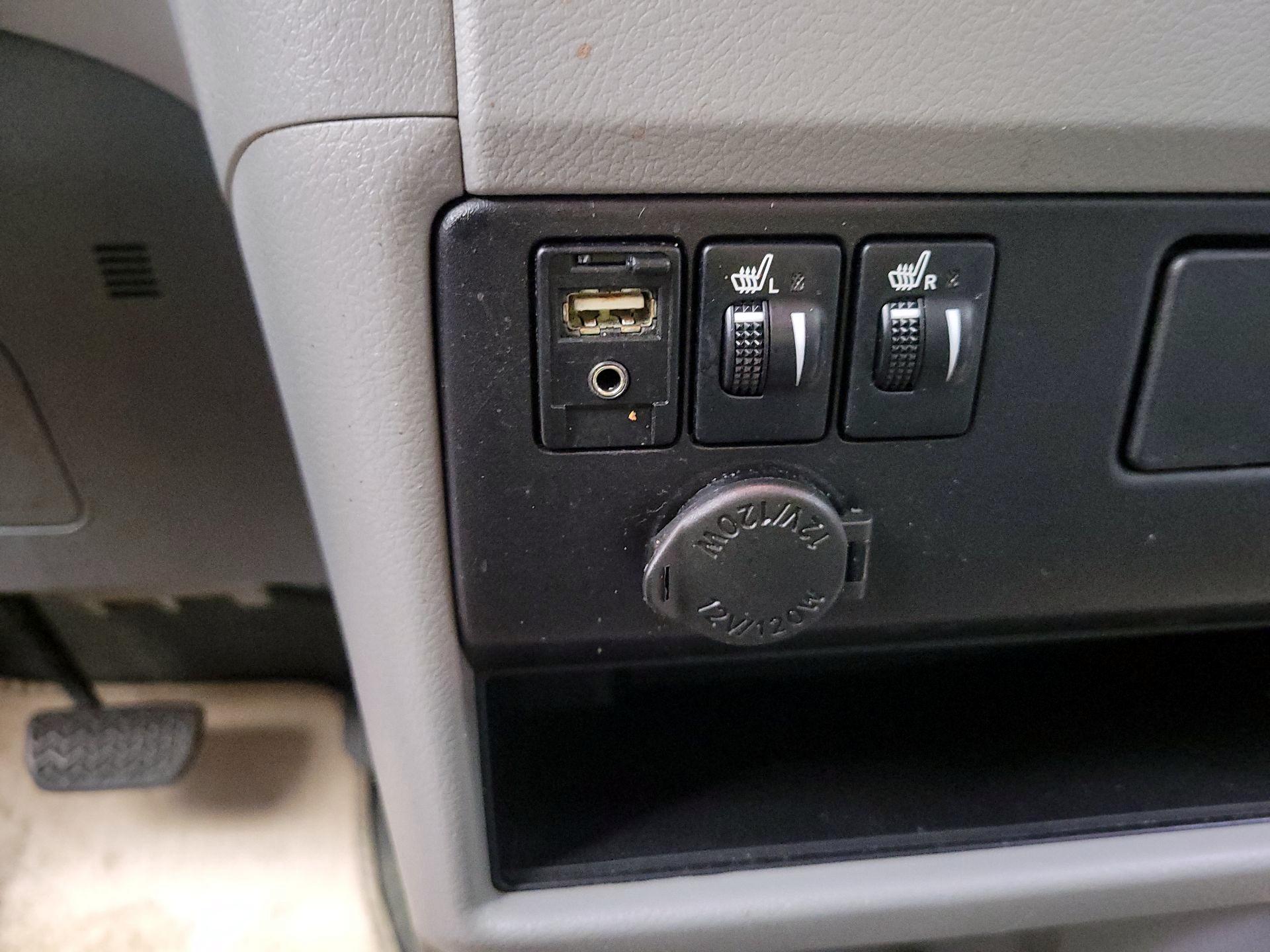 Thumbnail: 2017 Toyota Sienna - 16