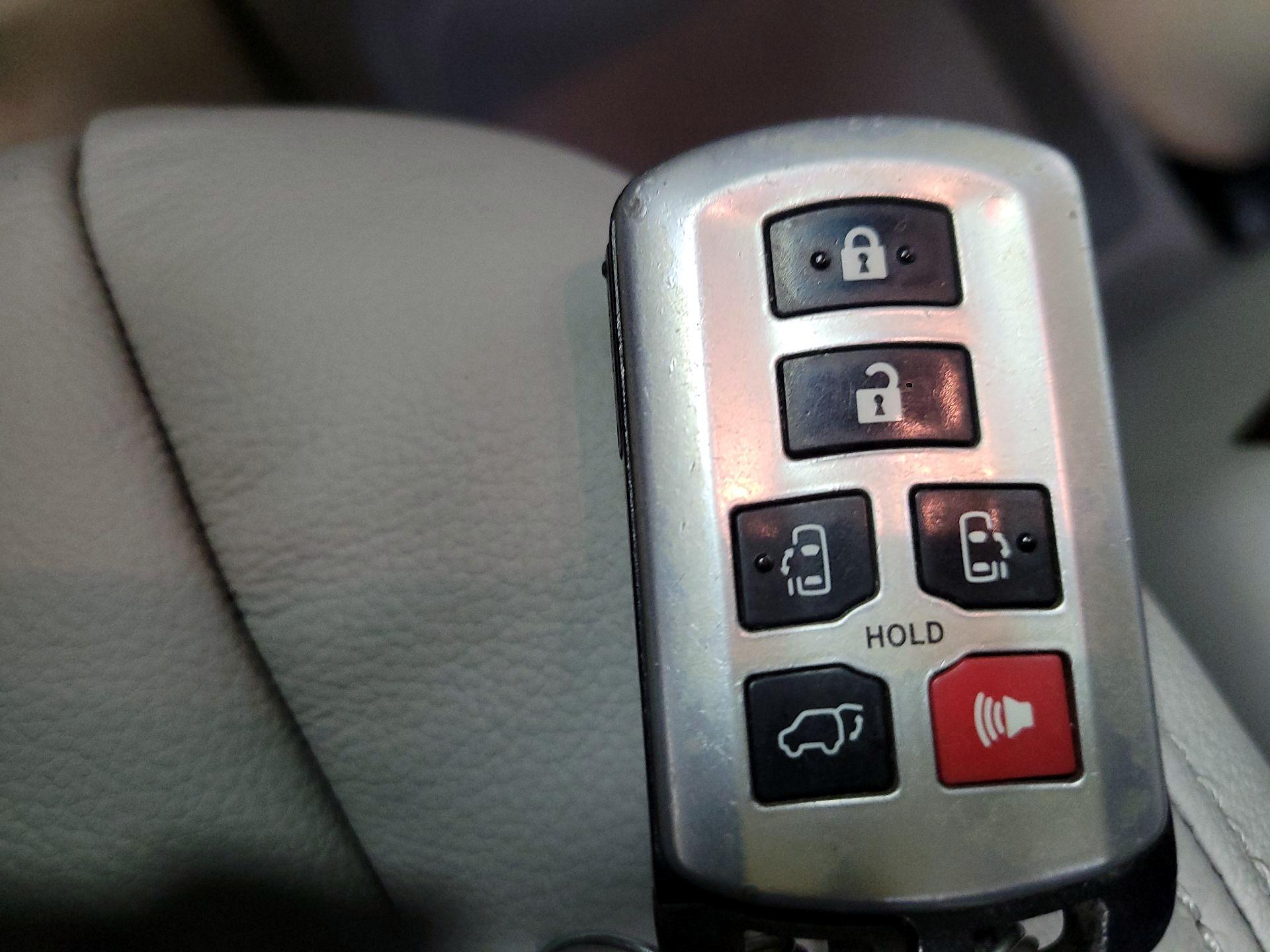 Thumbnail: 2017 Toyota Sienna - 20
