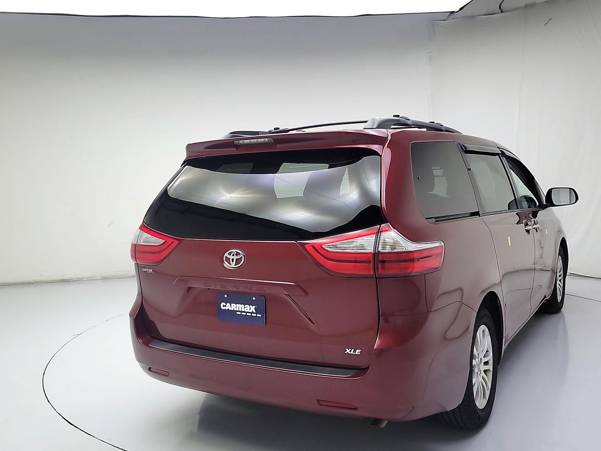 Thumbnail: 2017 Toyota Sienna - 5
