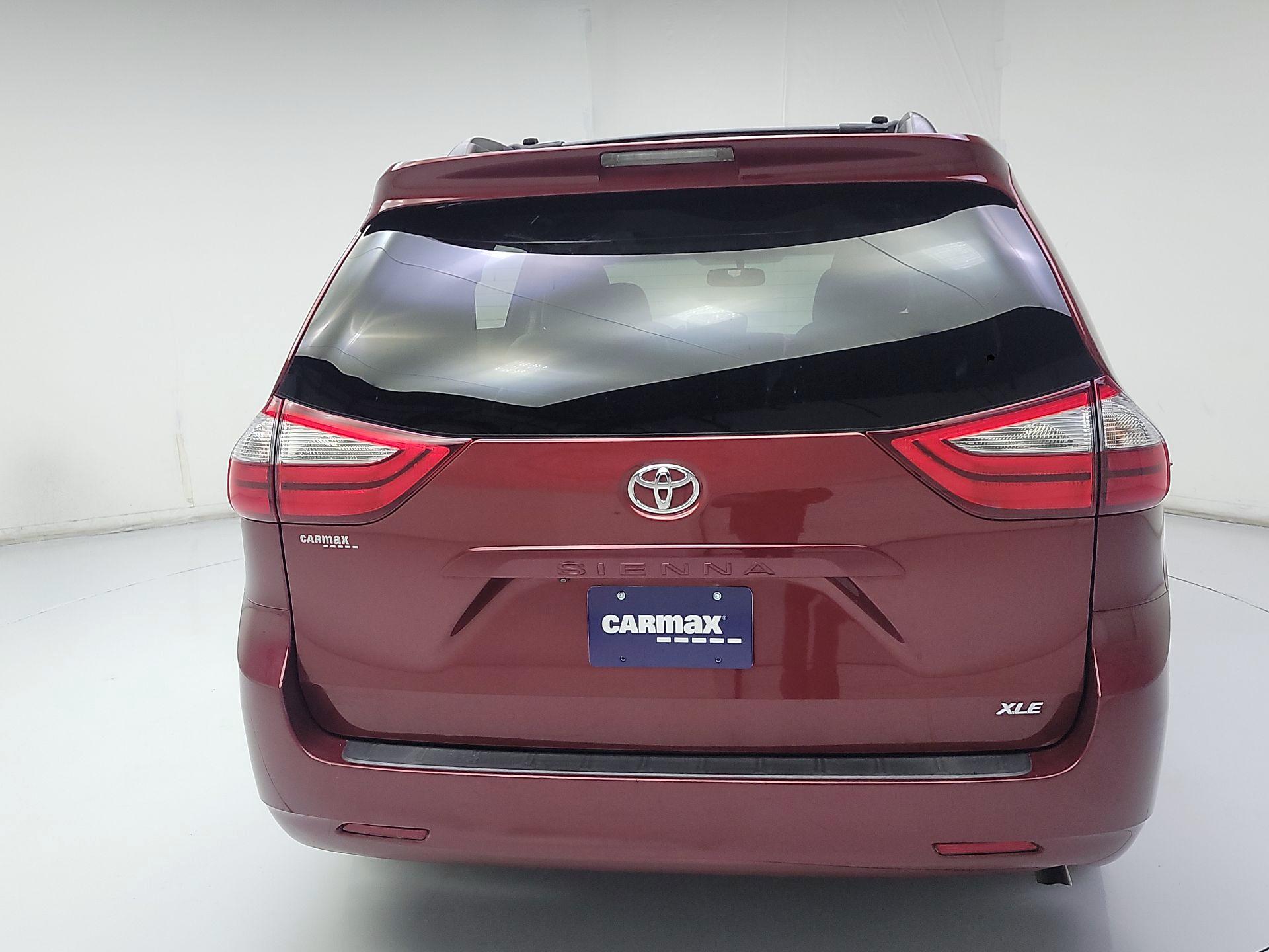 Thumbnail: 2017 Toyota Sienna - 6