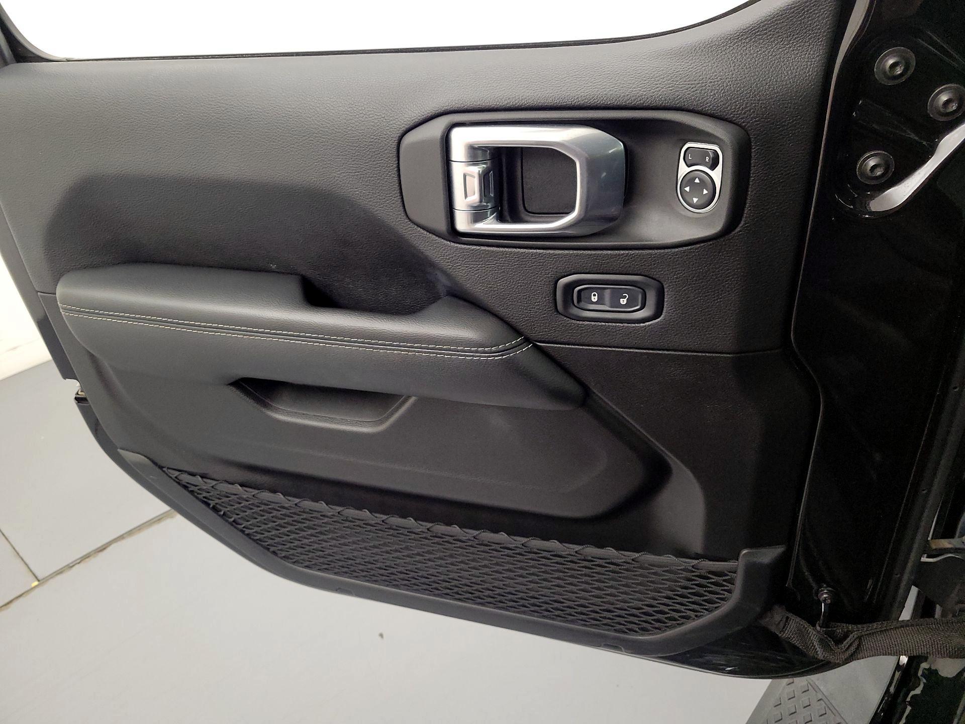 Thumbnail: 2021 Jeep Gladiator - 12