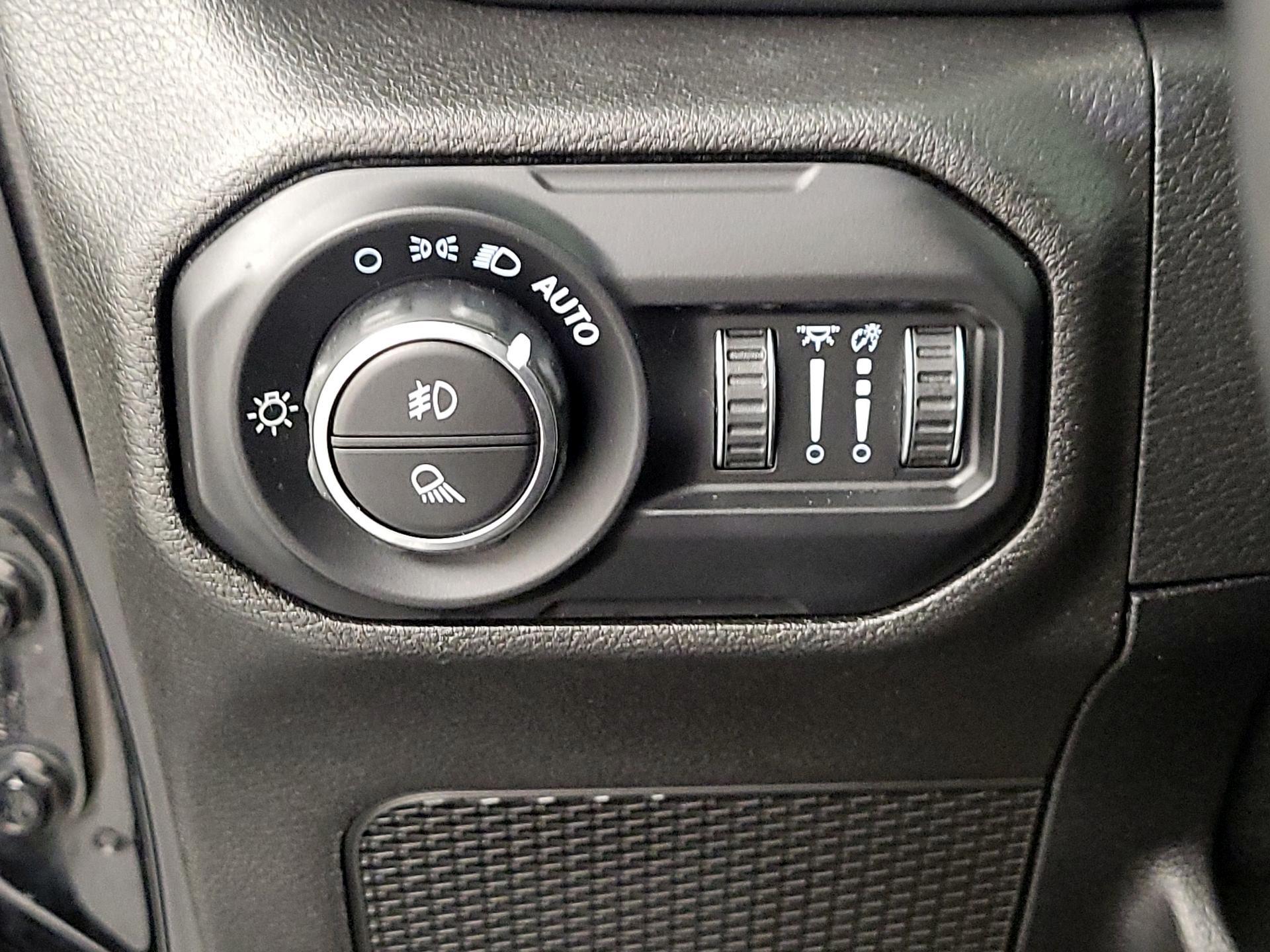 Thumbnail: 2021 Jeep Gladiator - 13