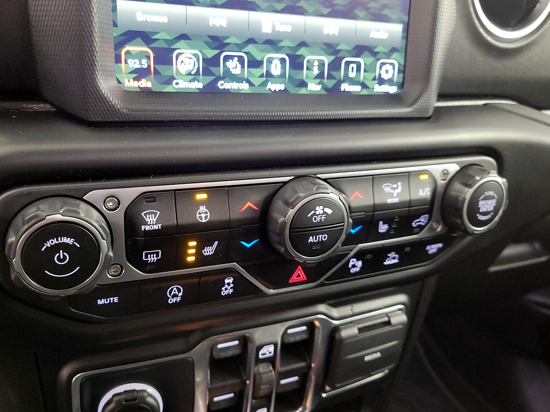 Thumbnail: 2021 Jeep Gladiator - 17