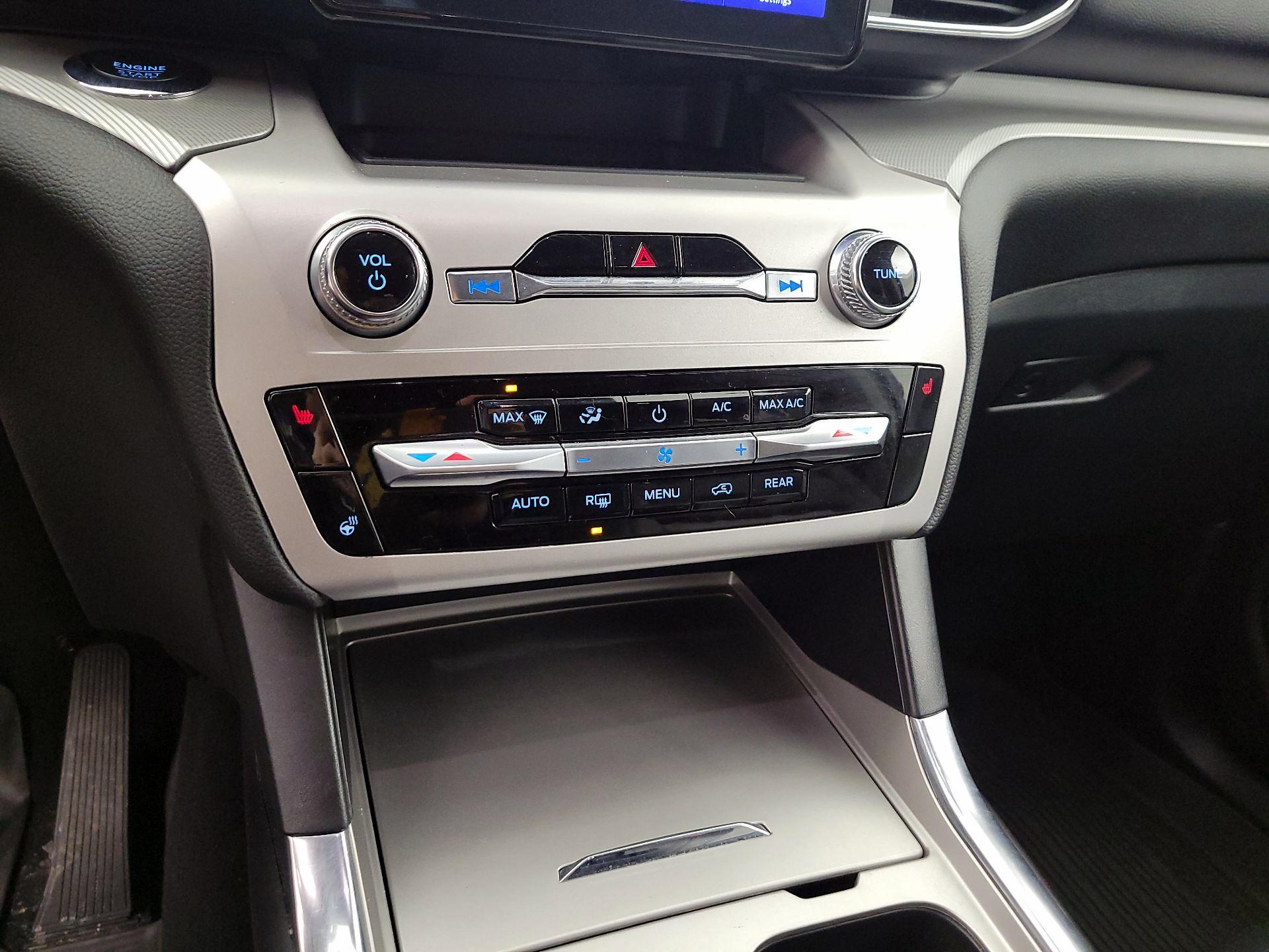 Thumbnail: 2022 Ford Explorer - 16